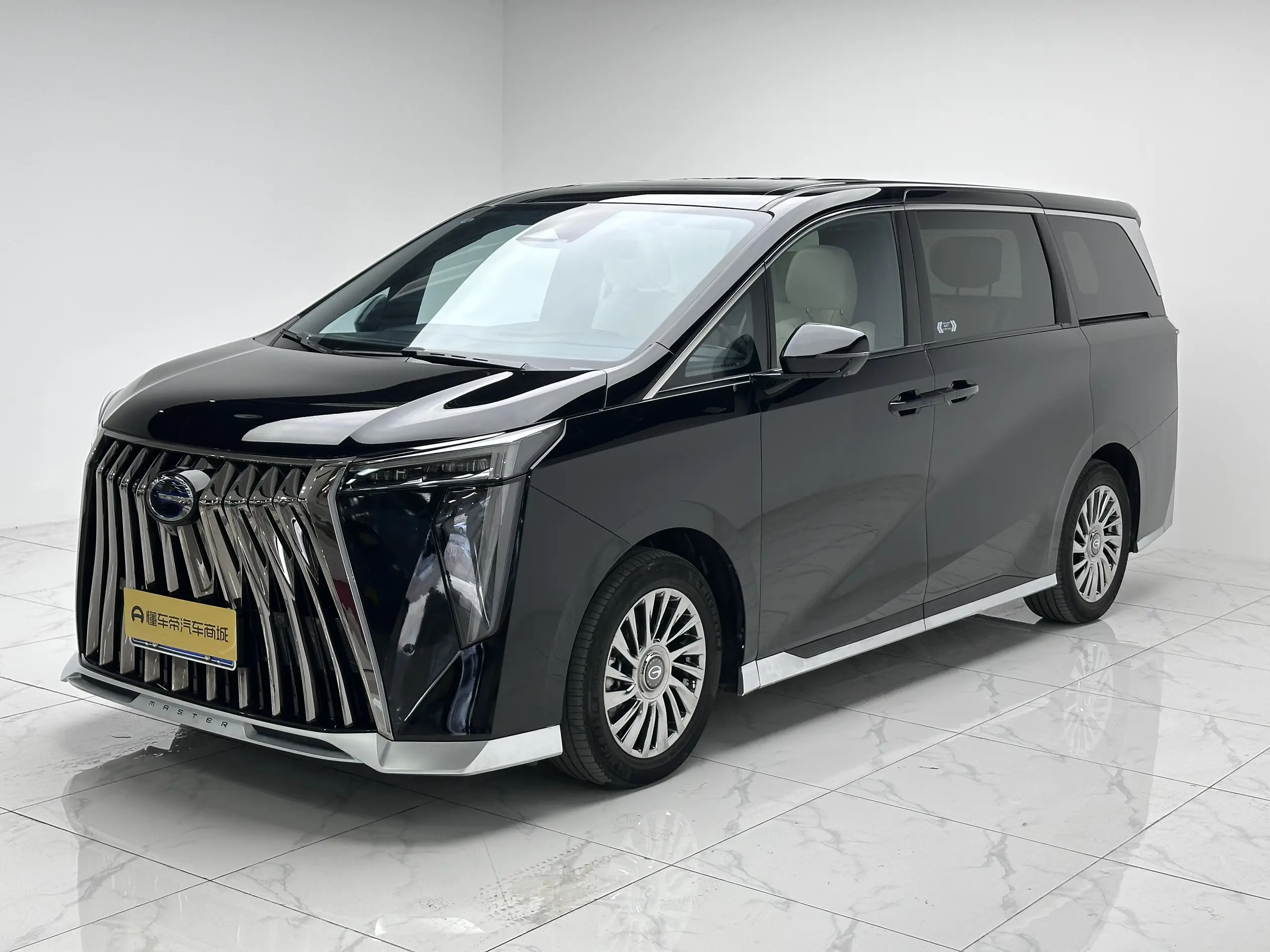 GAC Trumpchi M8  из Китая