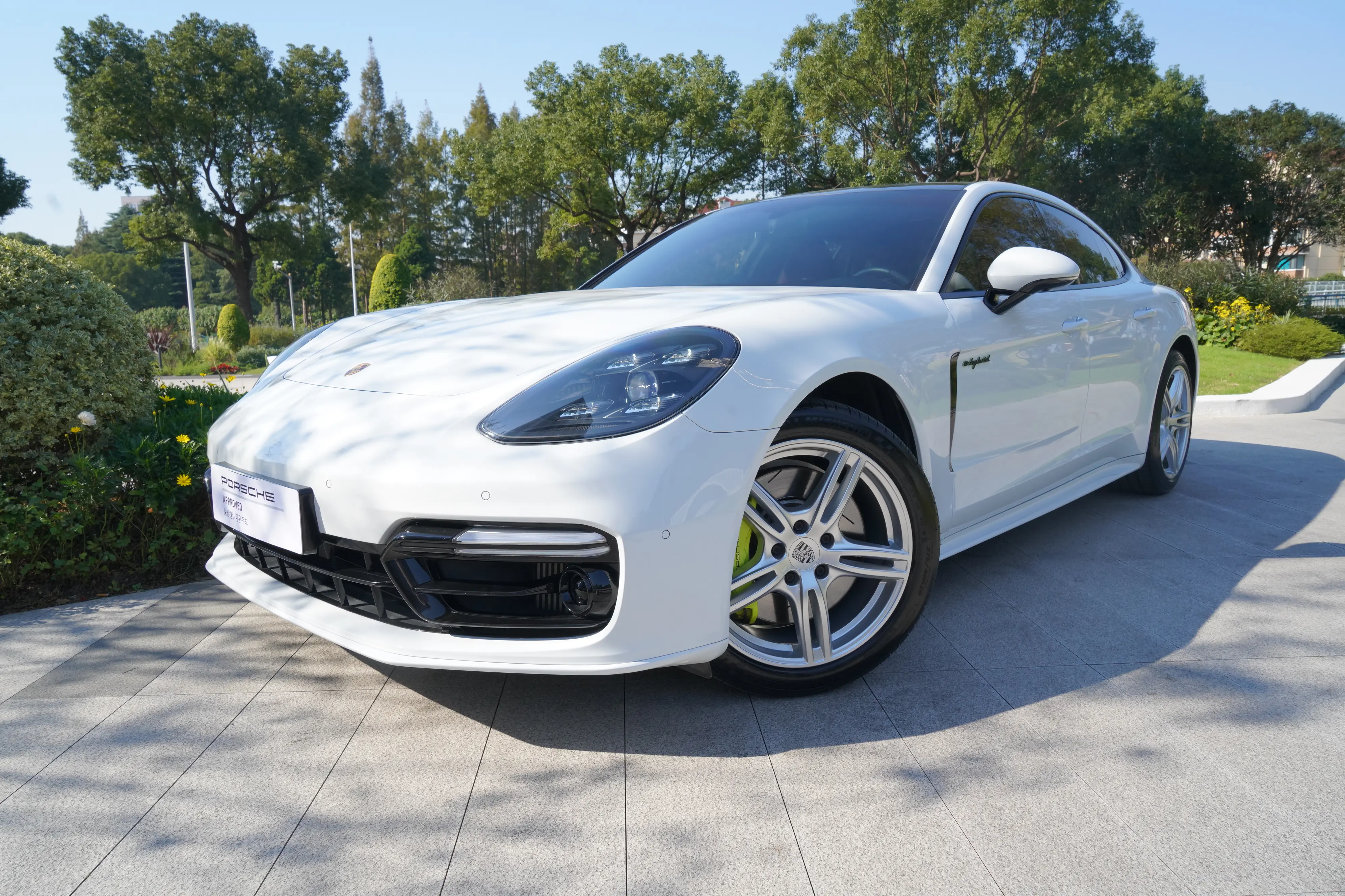 Porsche Panamera E-Hybrid  из Китая