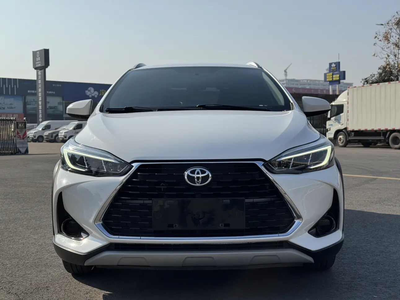 Toyota Yaris L  из Китая