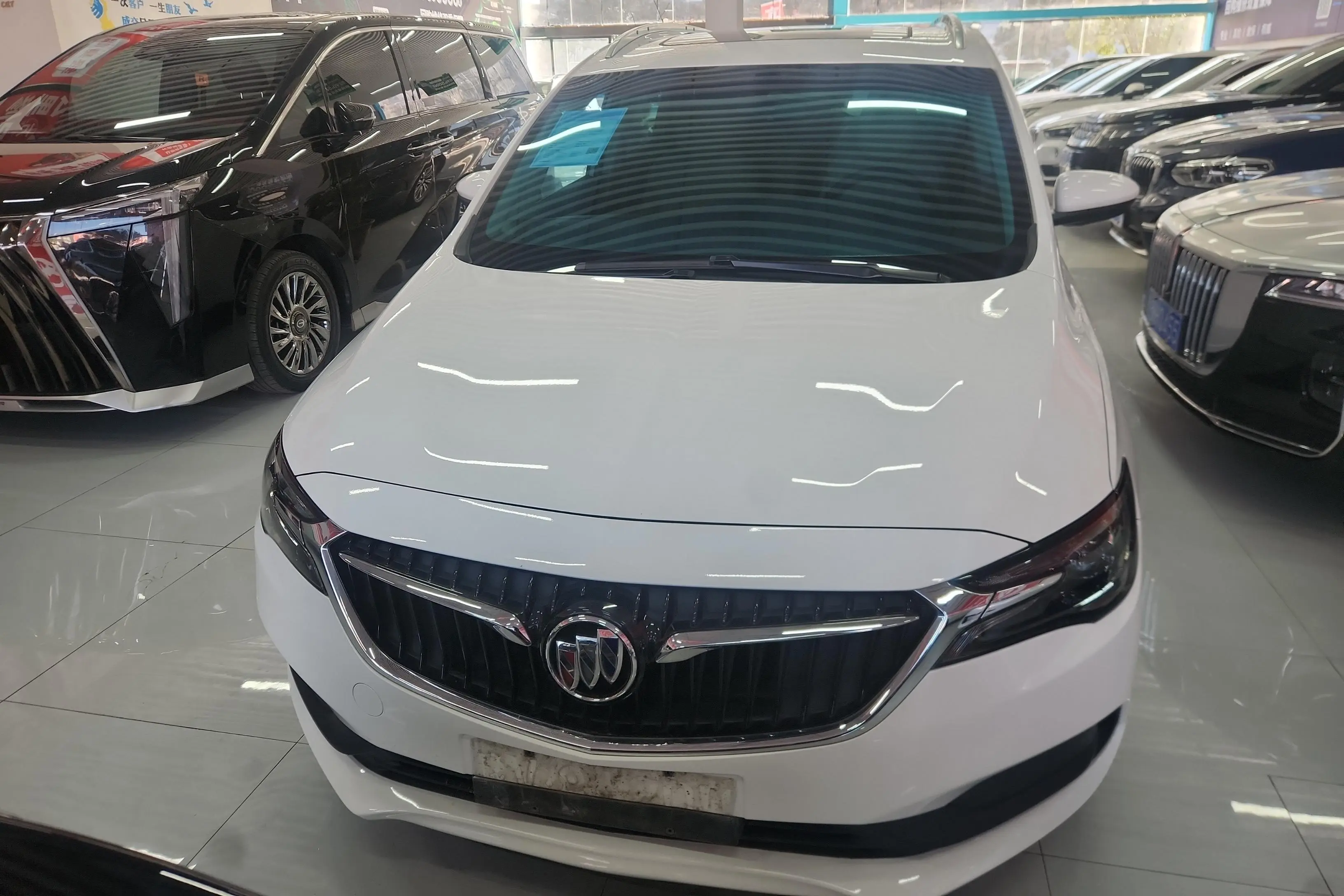 Buick GL6  из Китая