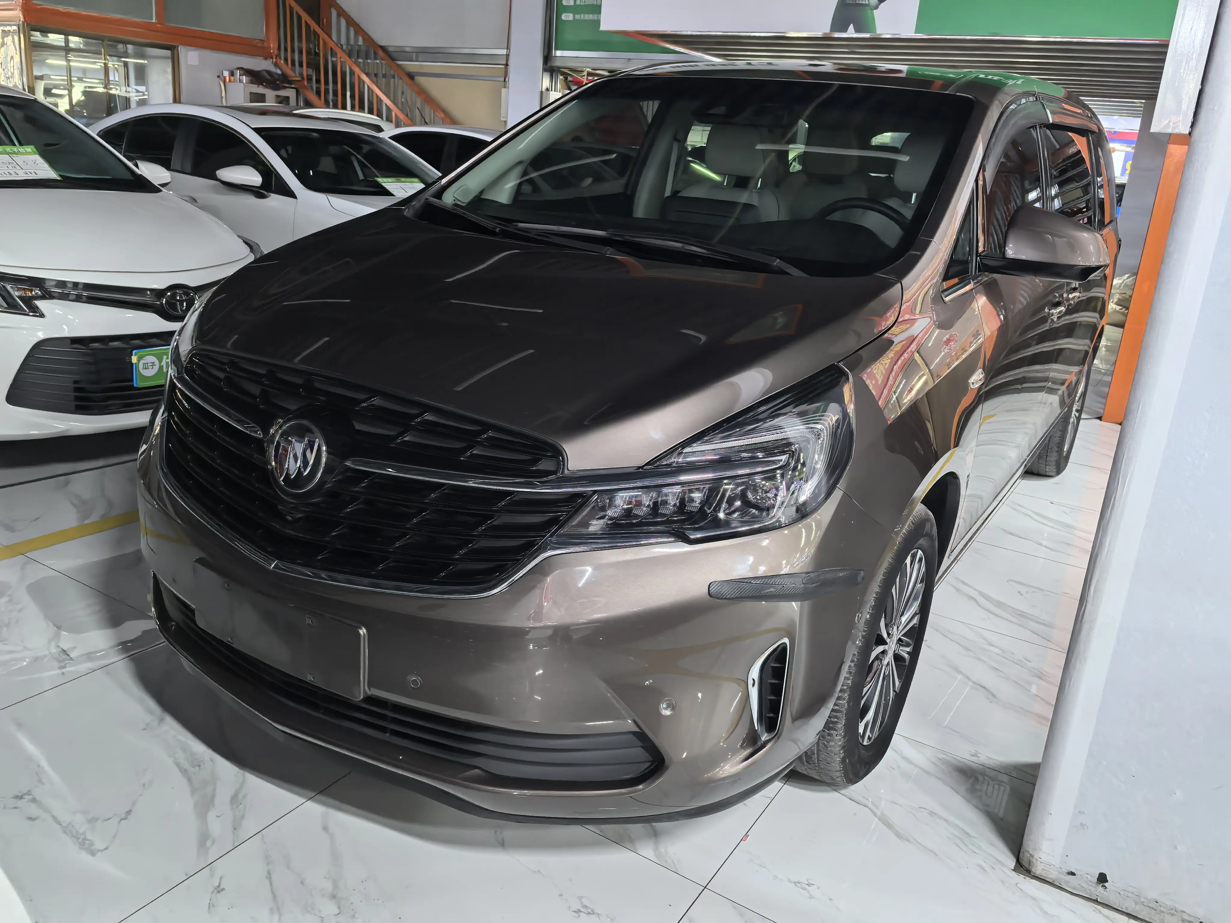 Buick GL8  из Китая