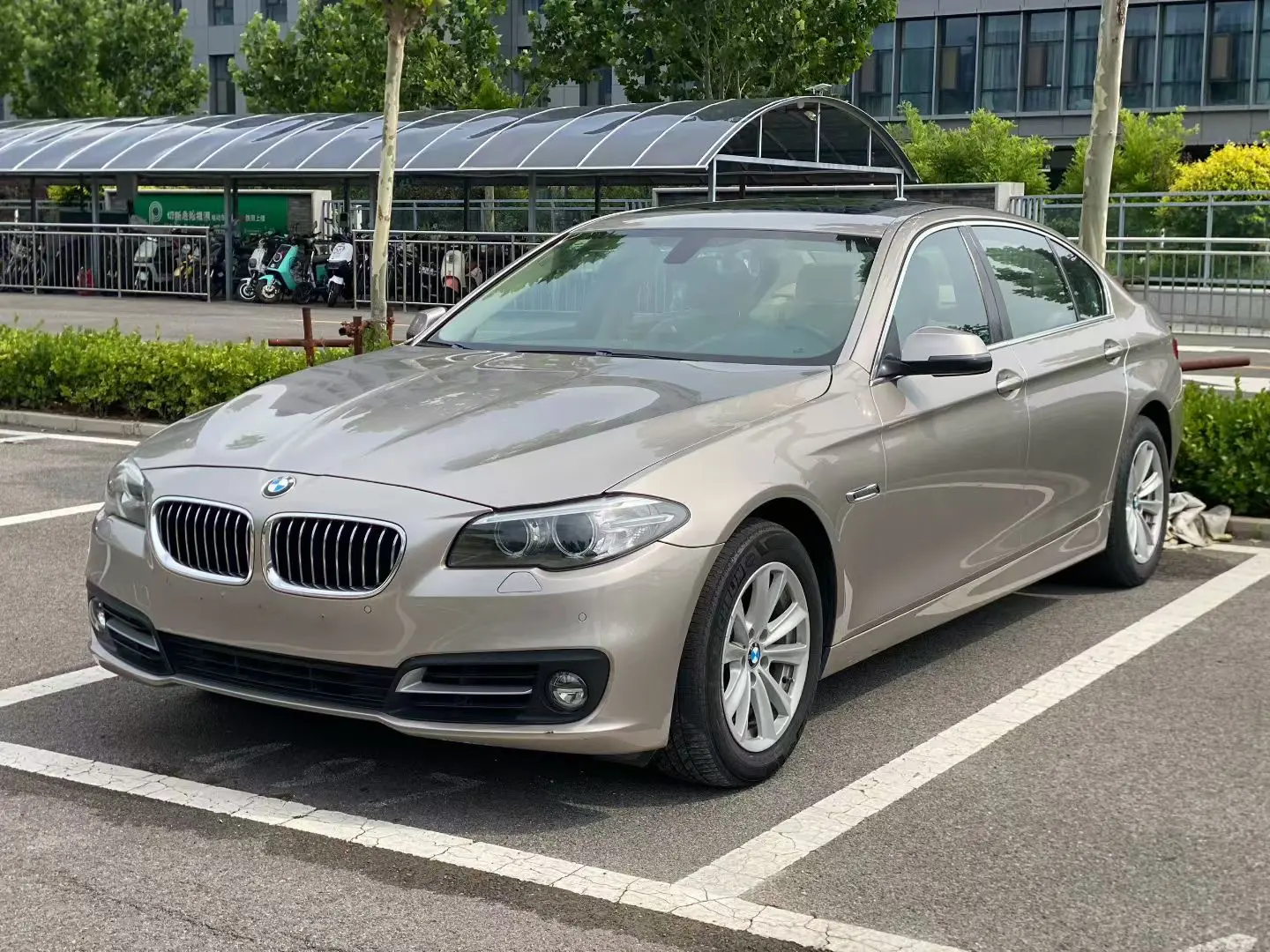 BMW 5 Series  из Китая