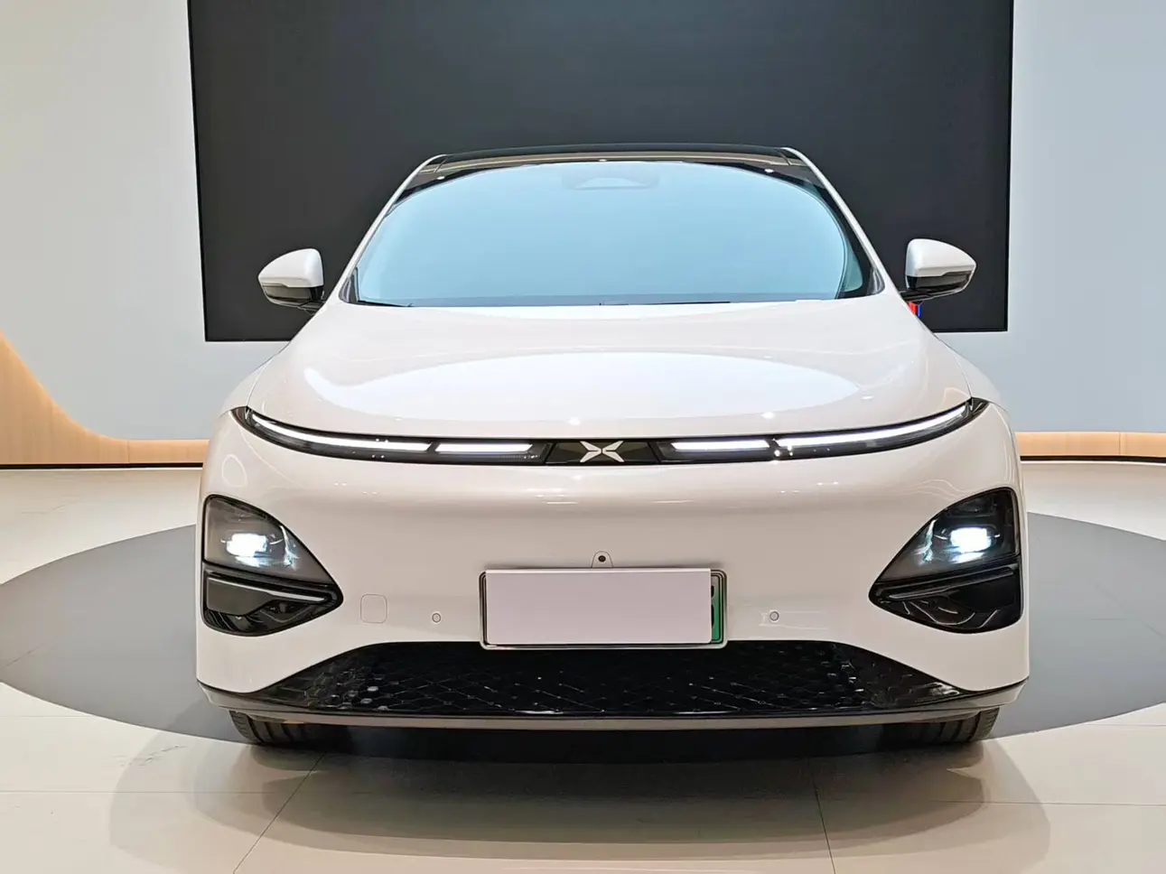 Xpeng G6  из Китая