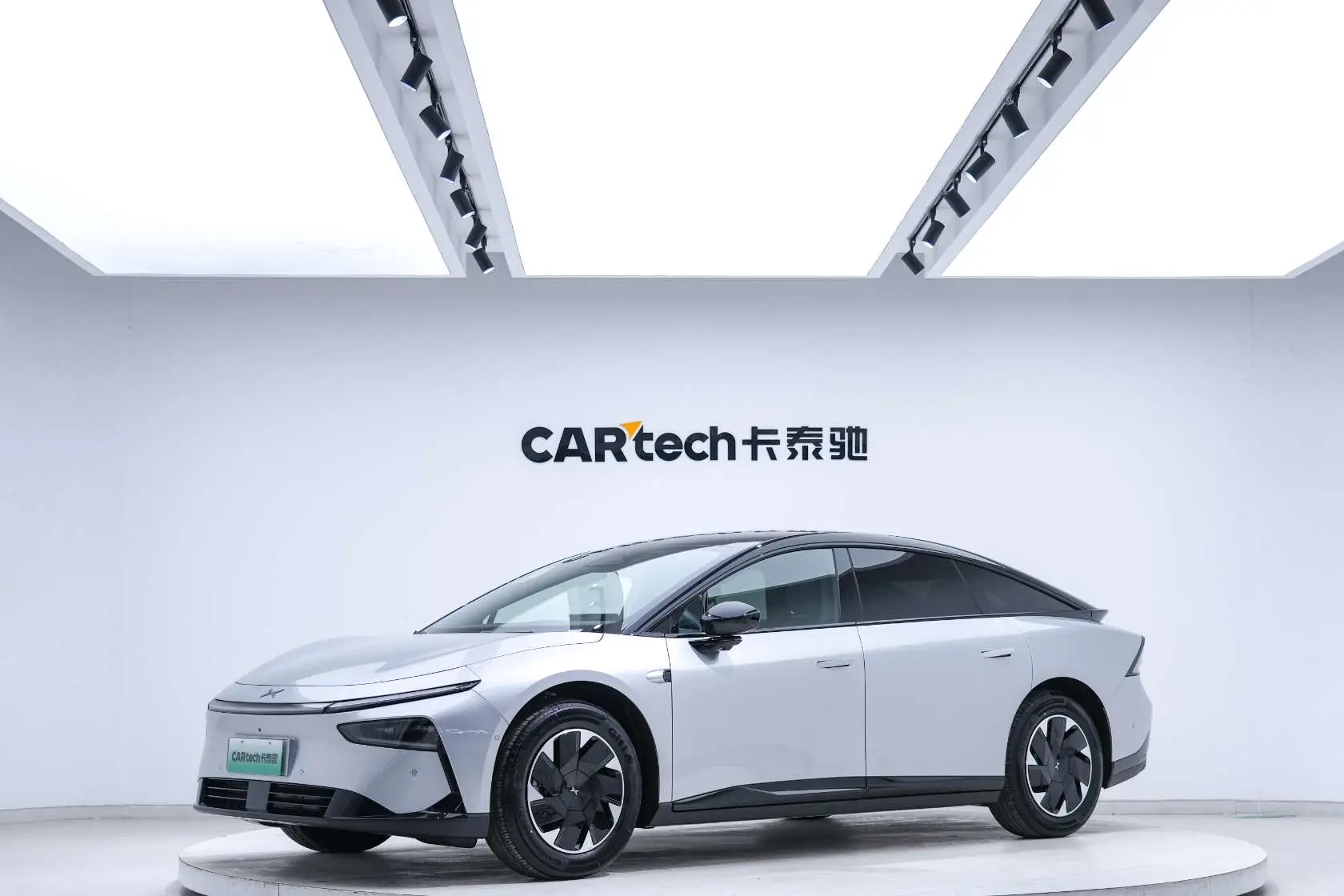 Xpeng P7+  из Китая