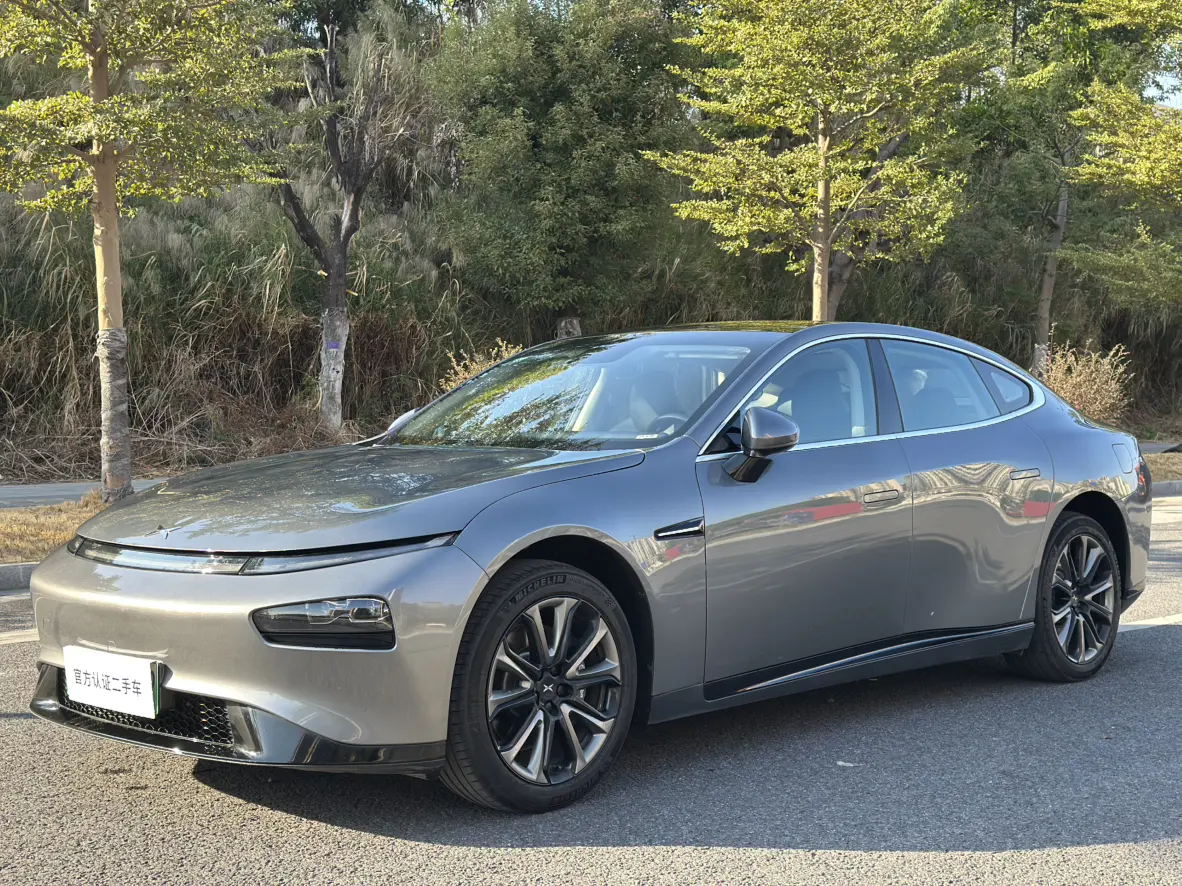 Xpeng P7  из Китая