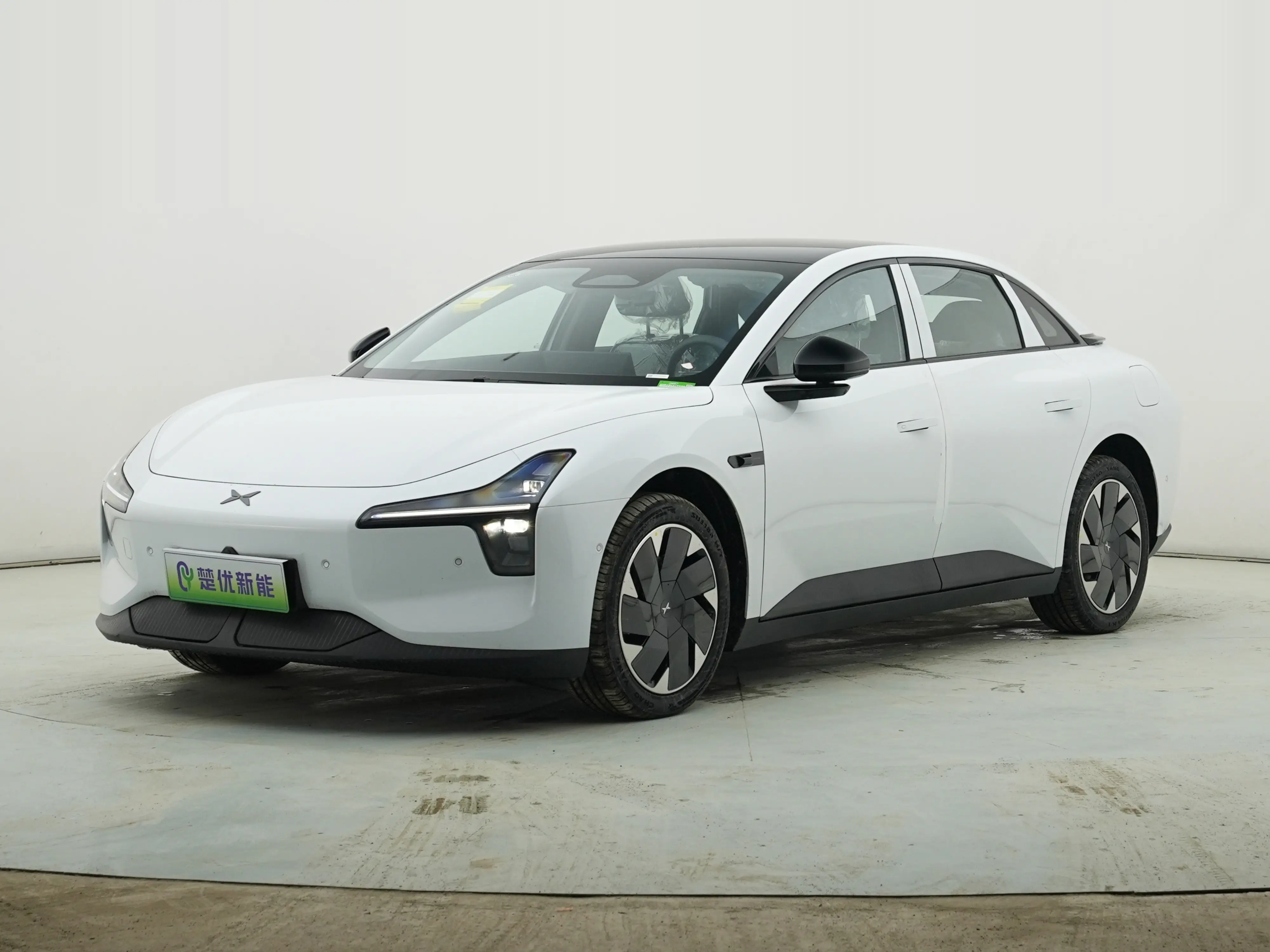 Xpeng Xiaopeng MONA M03  из Китая