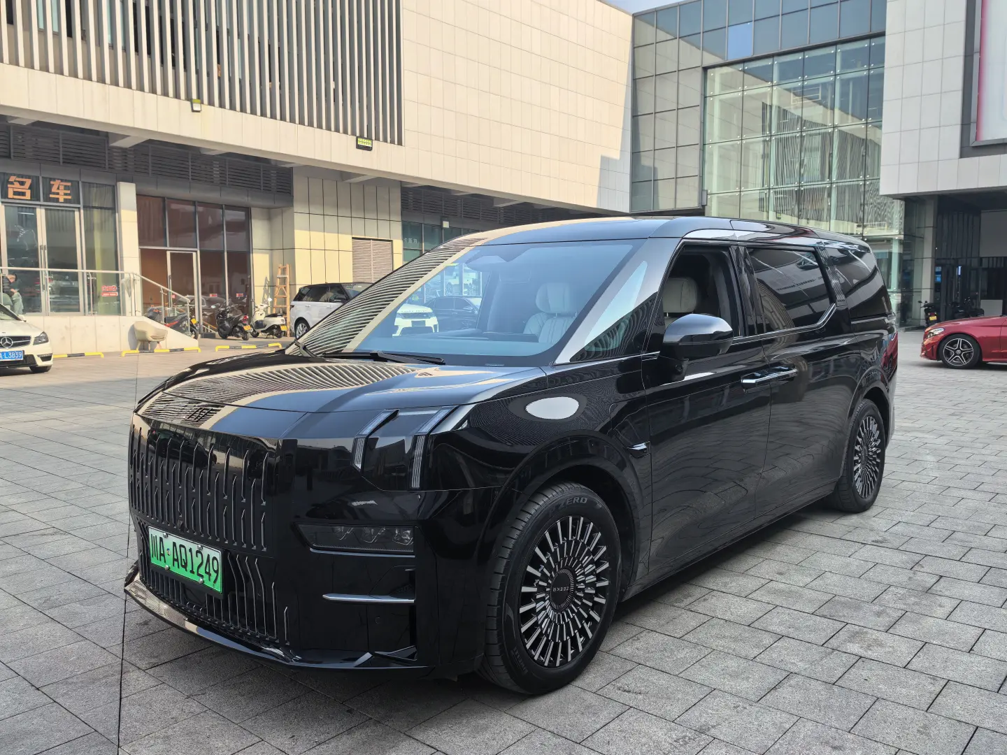 ZEEKR 009  из Китая