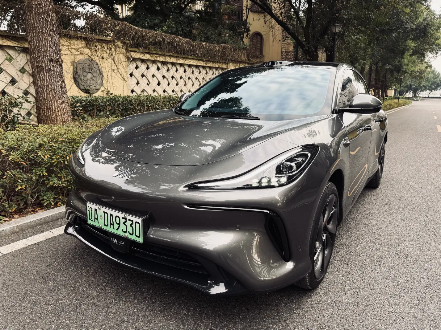 Zhiji LS6  из Китая