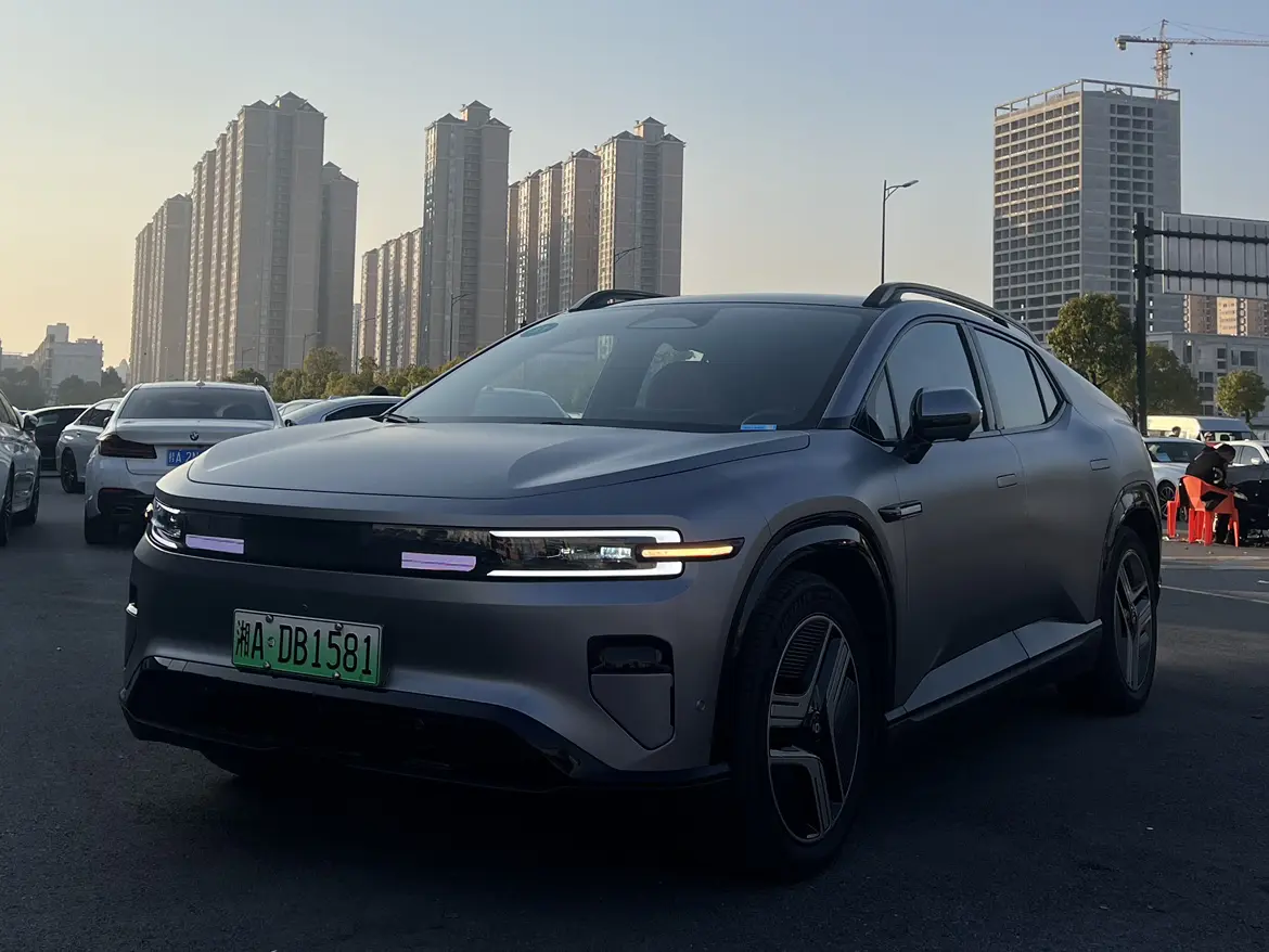 Changan Qiyuan E07  из Китая