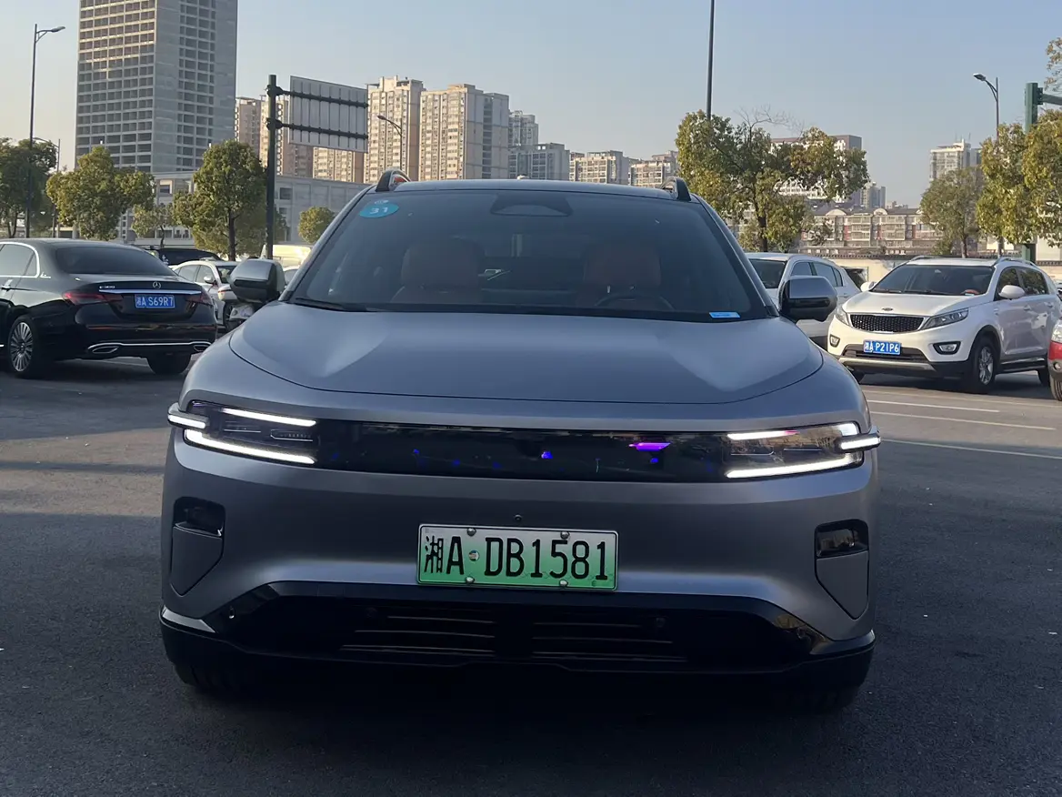 Changan Qiyuan E07  из Китая