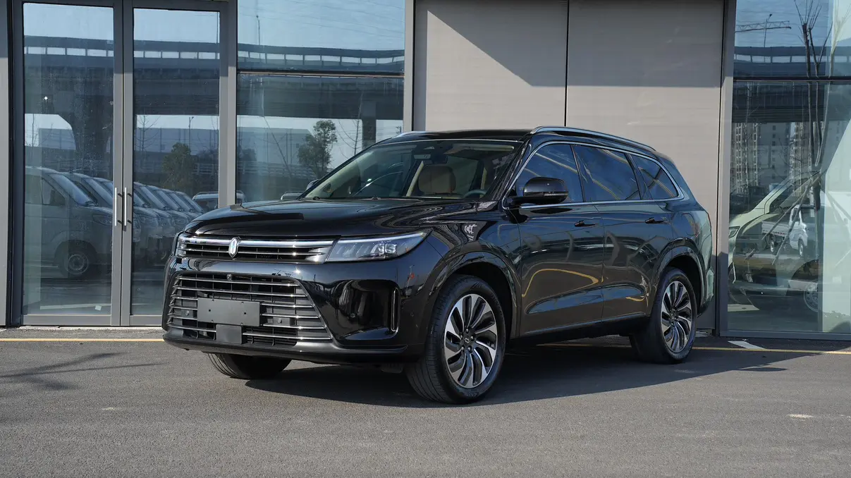 AITO M7 (Wenjie M7)  из Китая