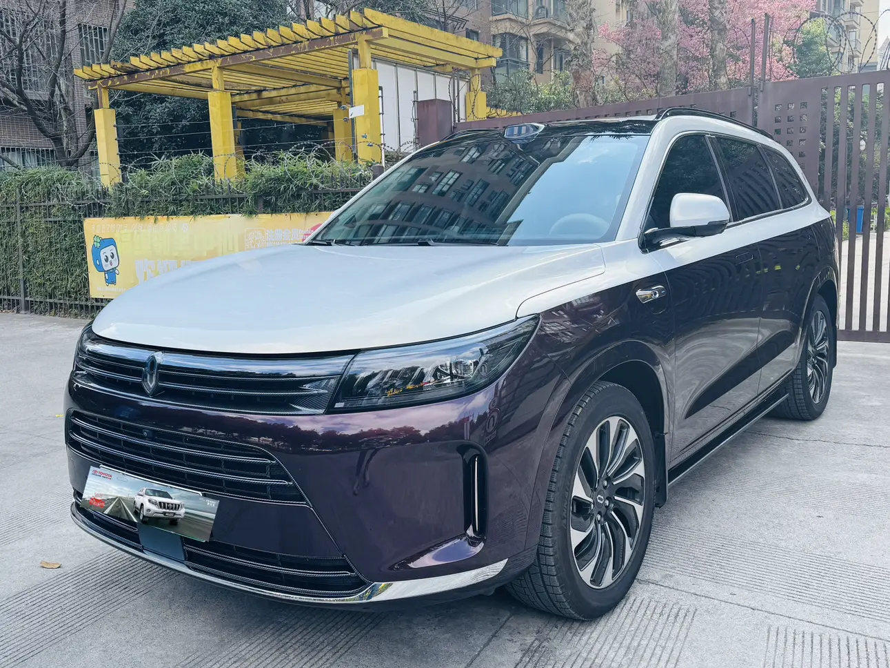 AITO M7 (Wenjie M7)  из Китая