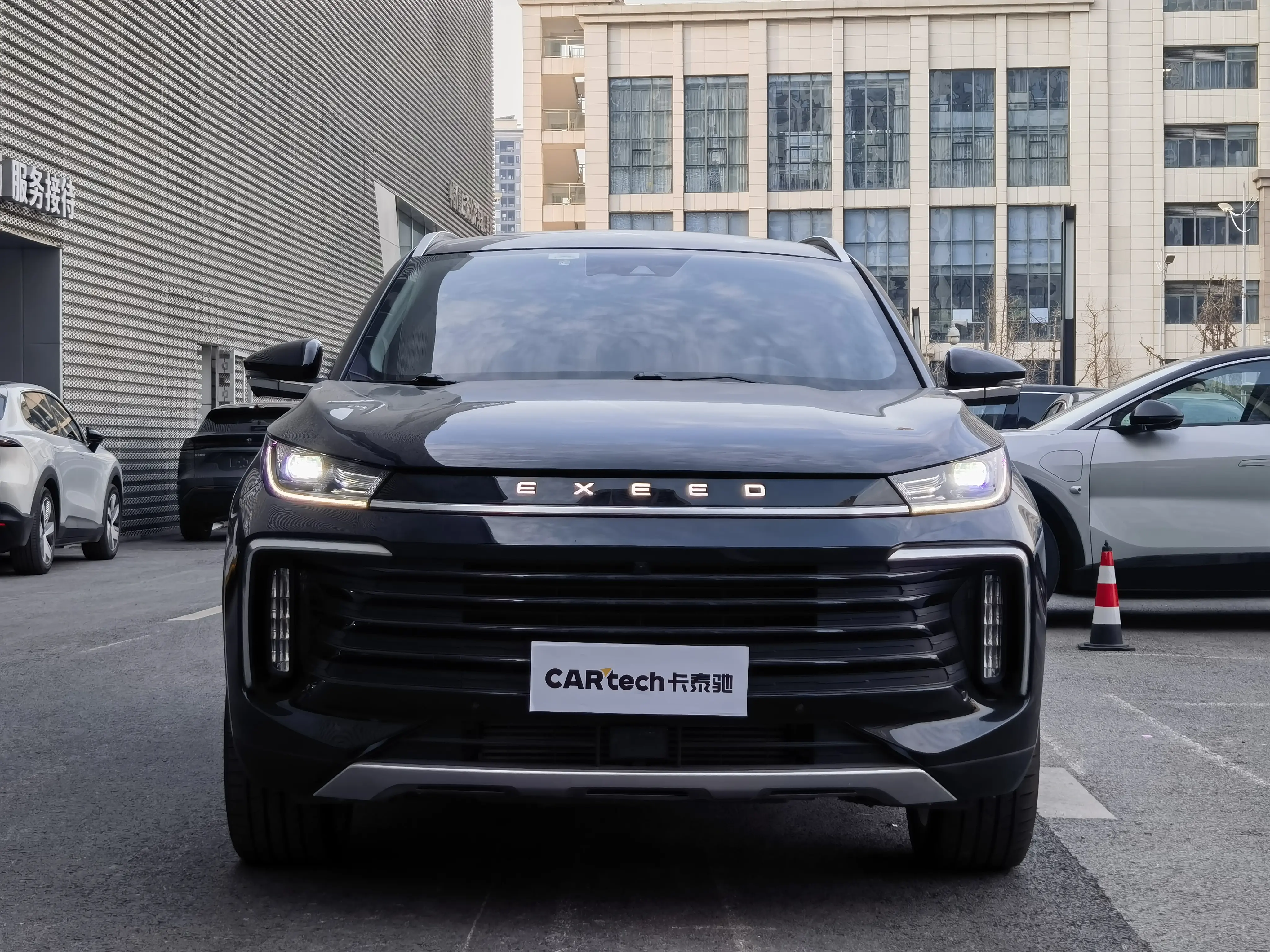 Exeed TXL (Stars in the clouds)  из Китая