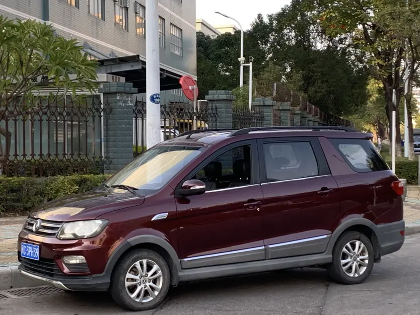 Dongfeng Fengon 370  из Китая