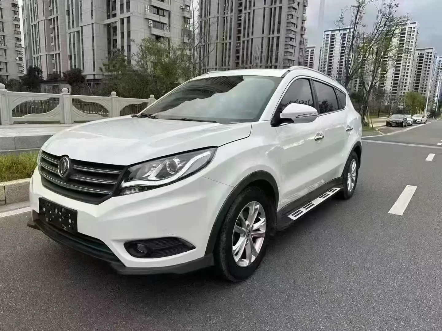 Dongfeng Fengon 580  из Китая