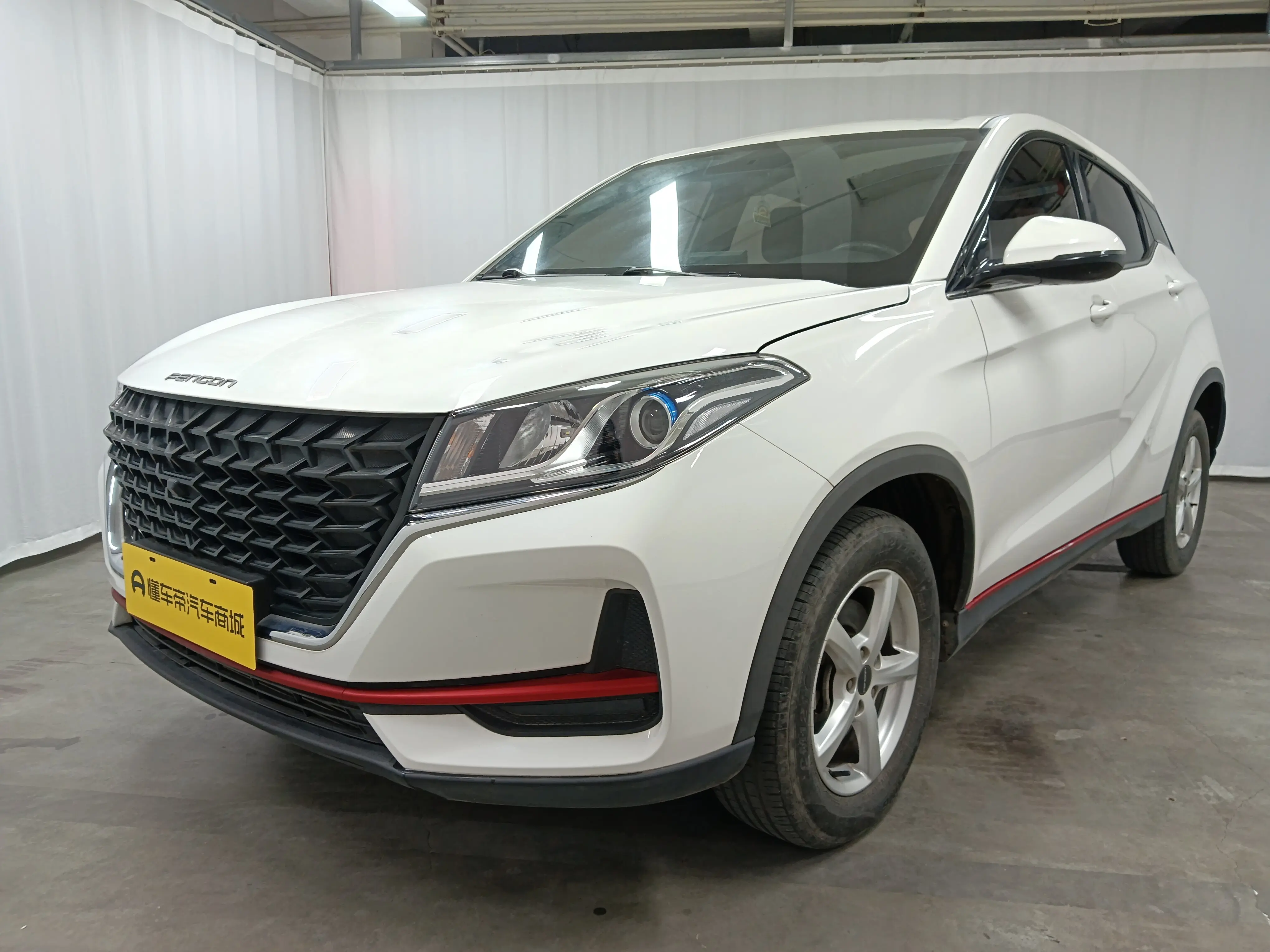 Dongfeng Fengon 500  из Китая