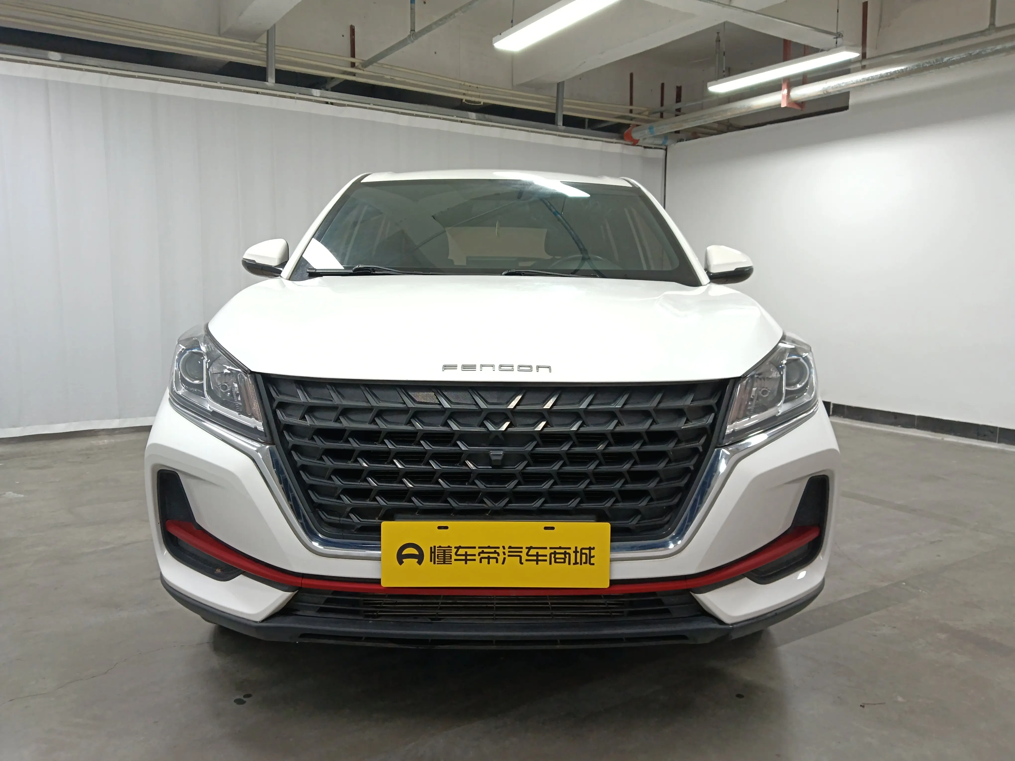 Dongfeng Fengon 500  из Китая