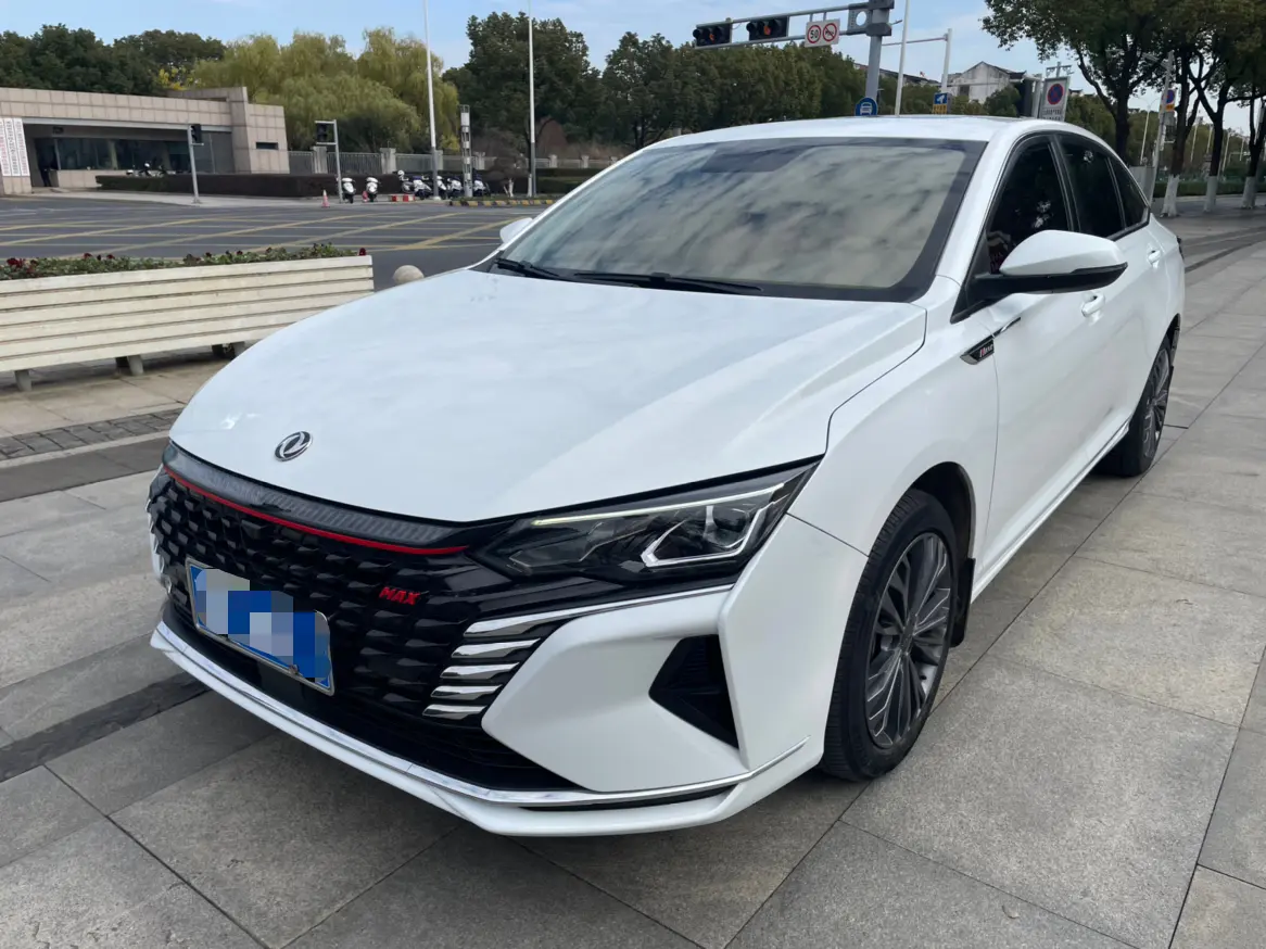 Dongfeng Yixuan MAX  из Китая