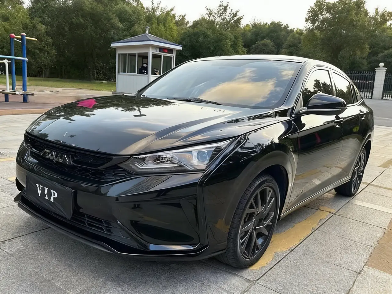 Dongfeng Yixuan  из Китая