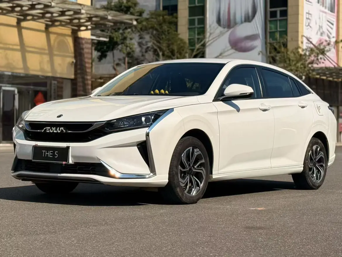 Dongfeng Yixuan  из Китая