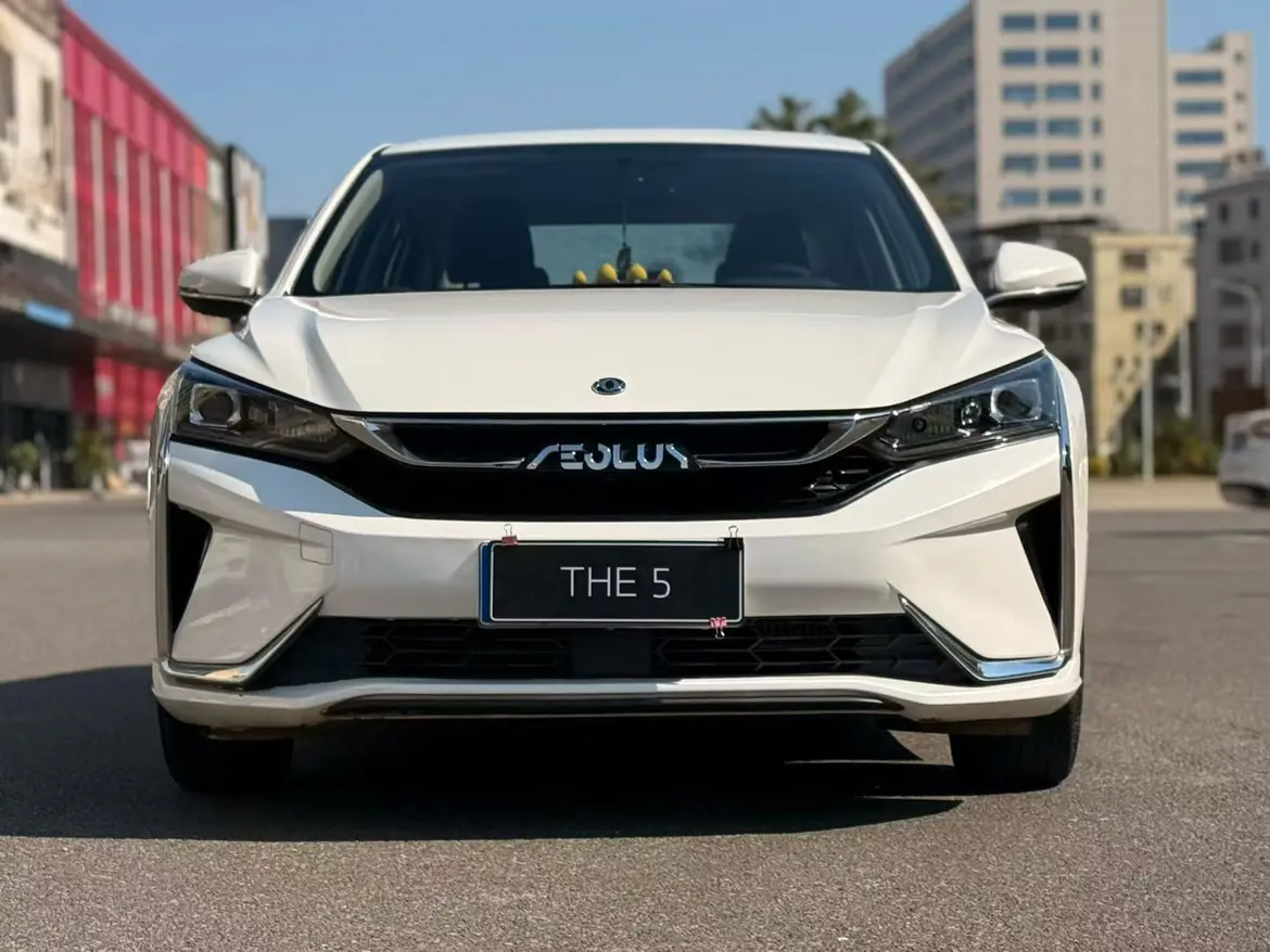 Dongfeng Yixuan  из Китая