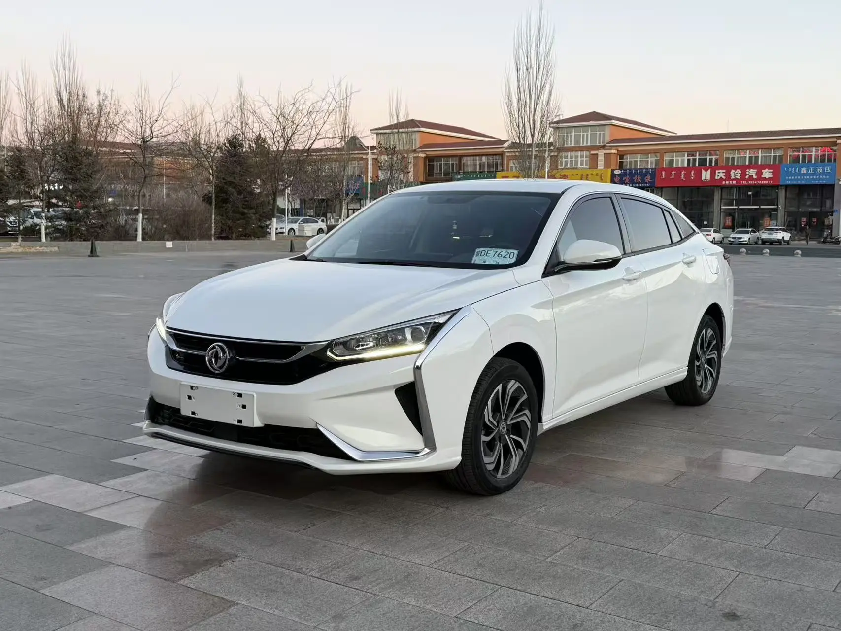 Dongfeng Yixuan  из Китая