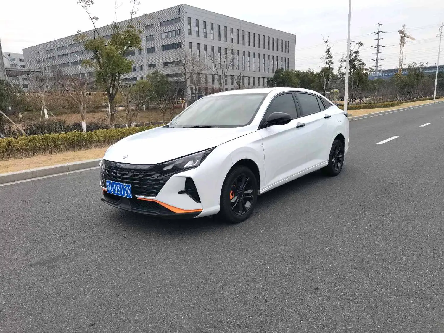 Dongfeng Yixuan  из Китая