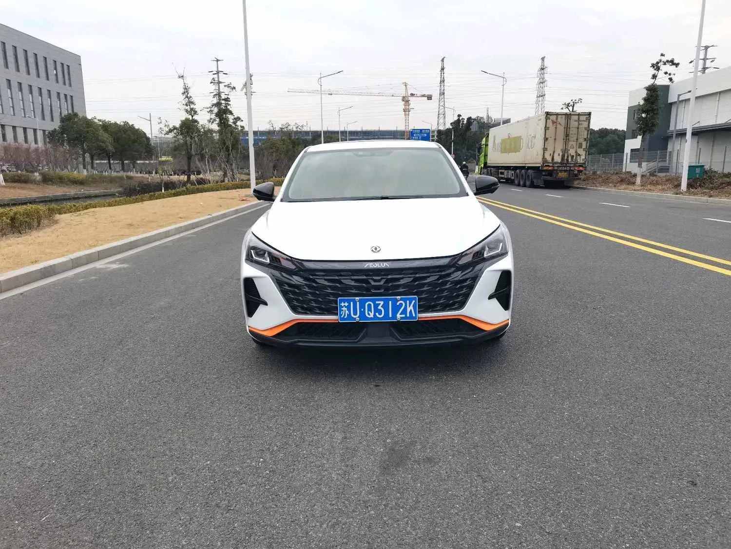 Dongfeng Yixuan  из Китая