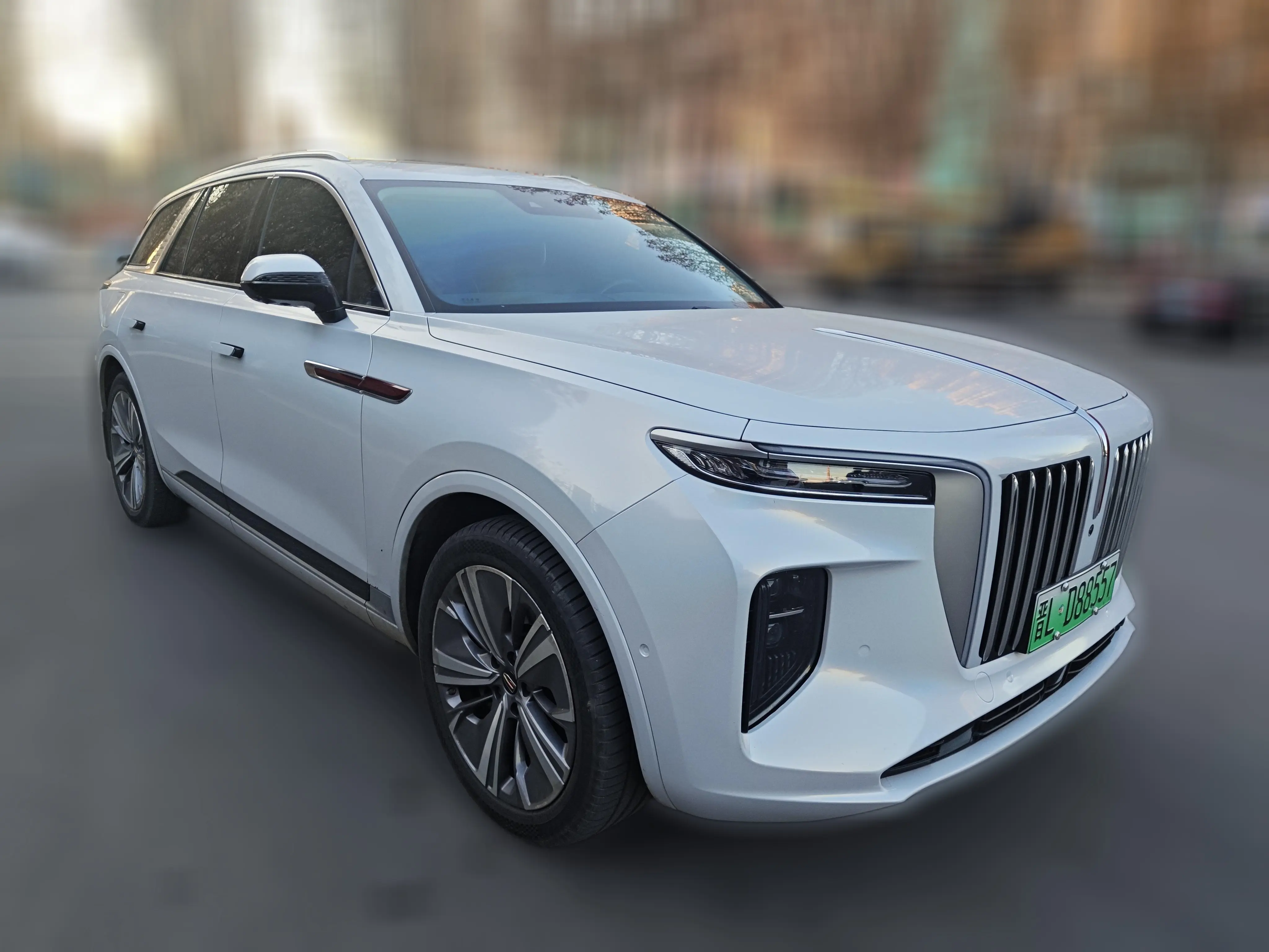 Hongqi E-HS9  из Китая