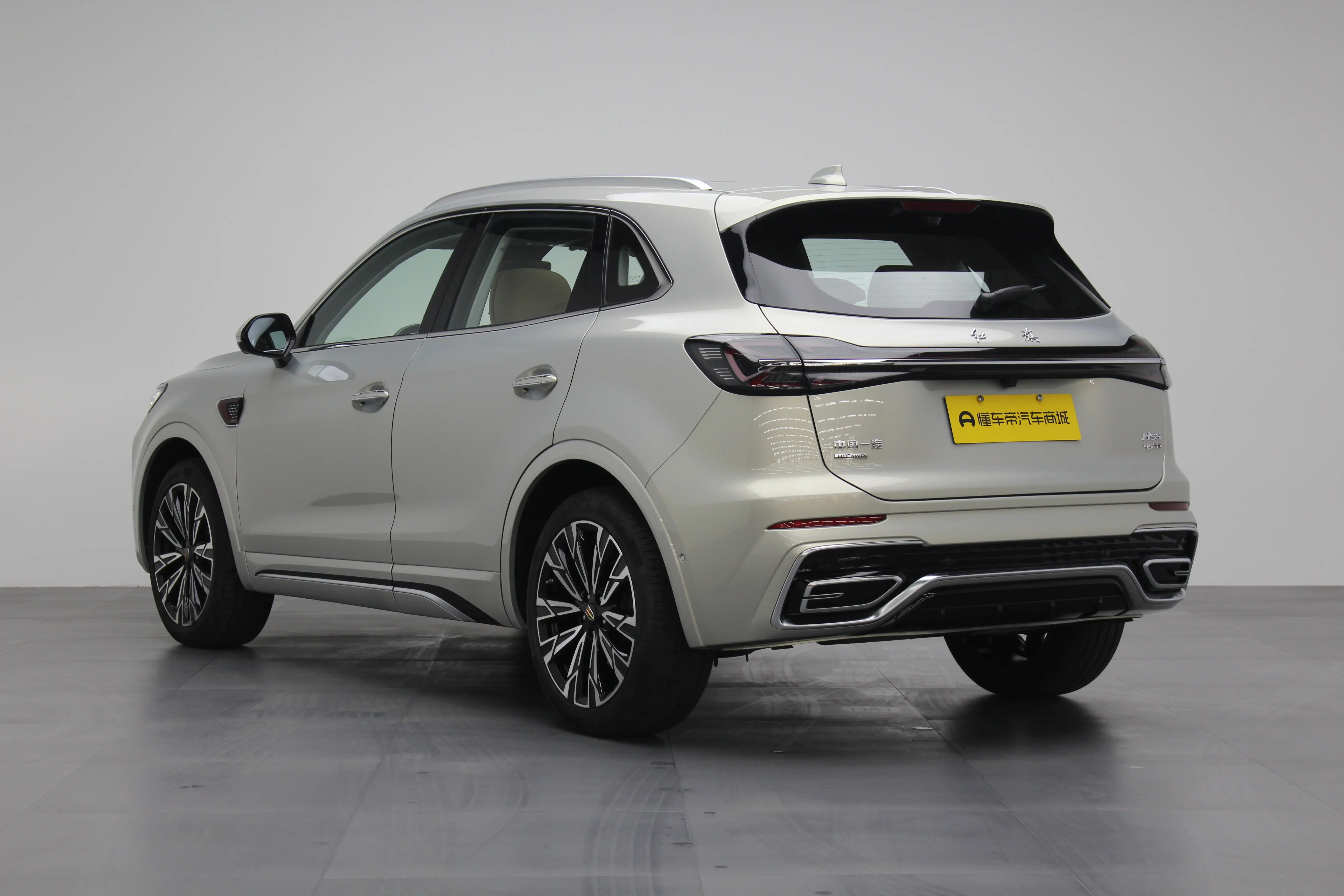 Hongqi HS5  из Китая