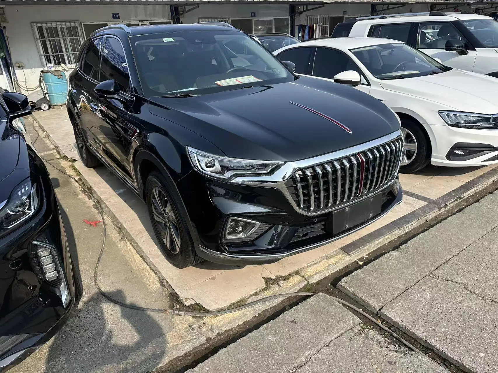 Hongqi HS5  из Китая