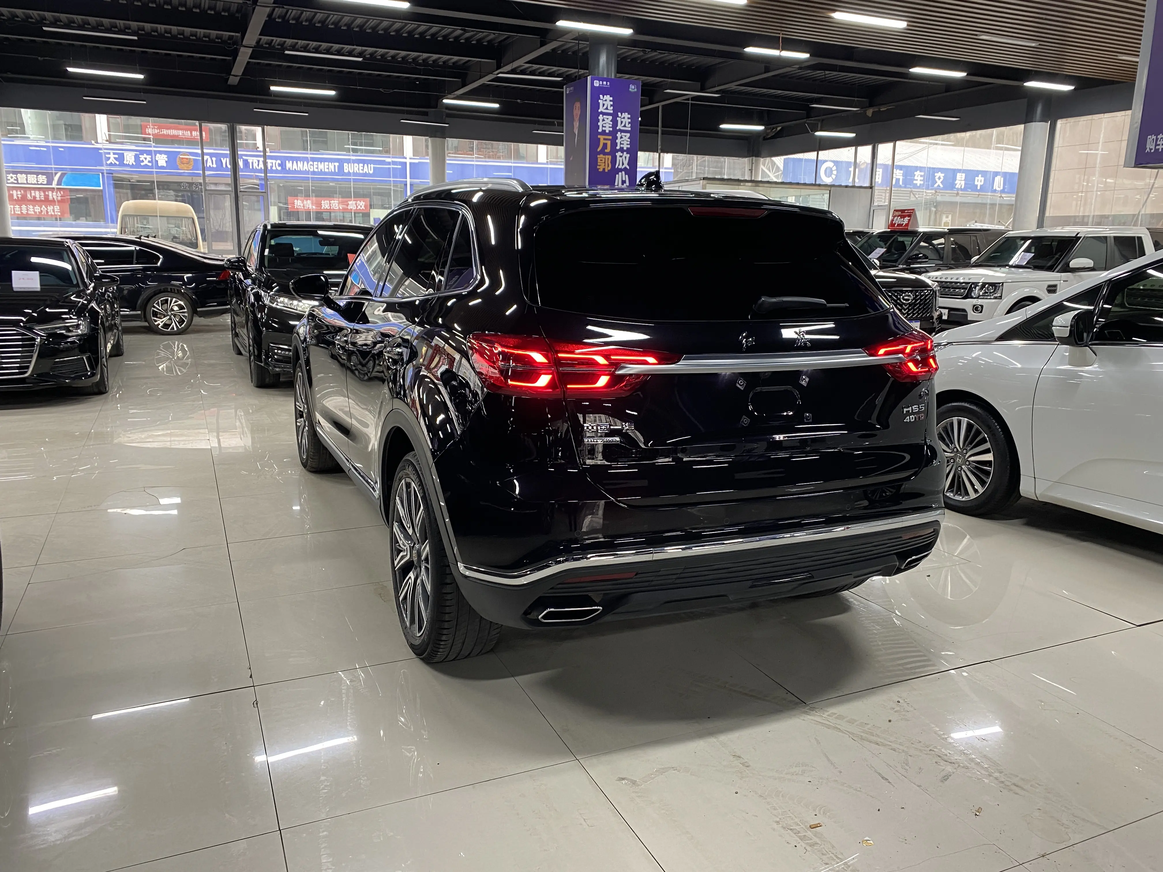 Hongqi HS5  из Китая