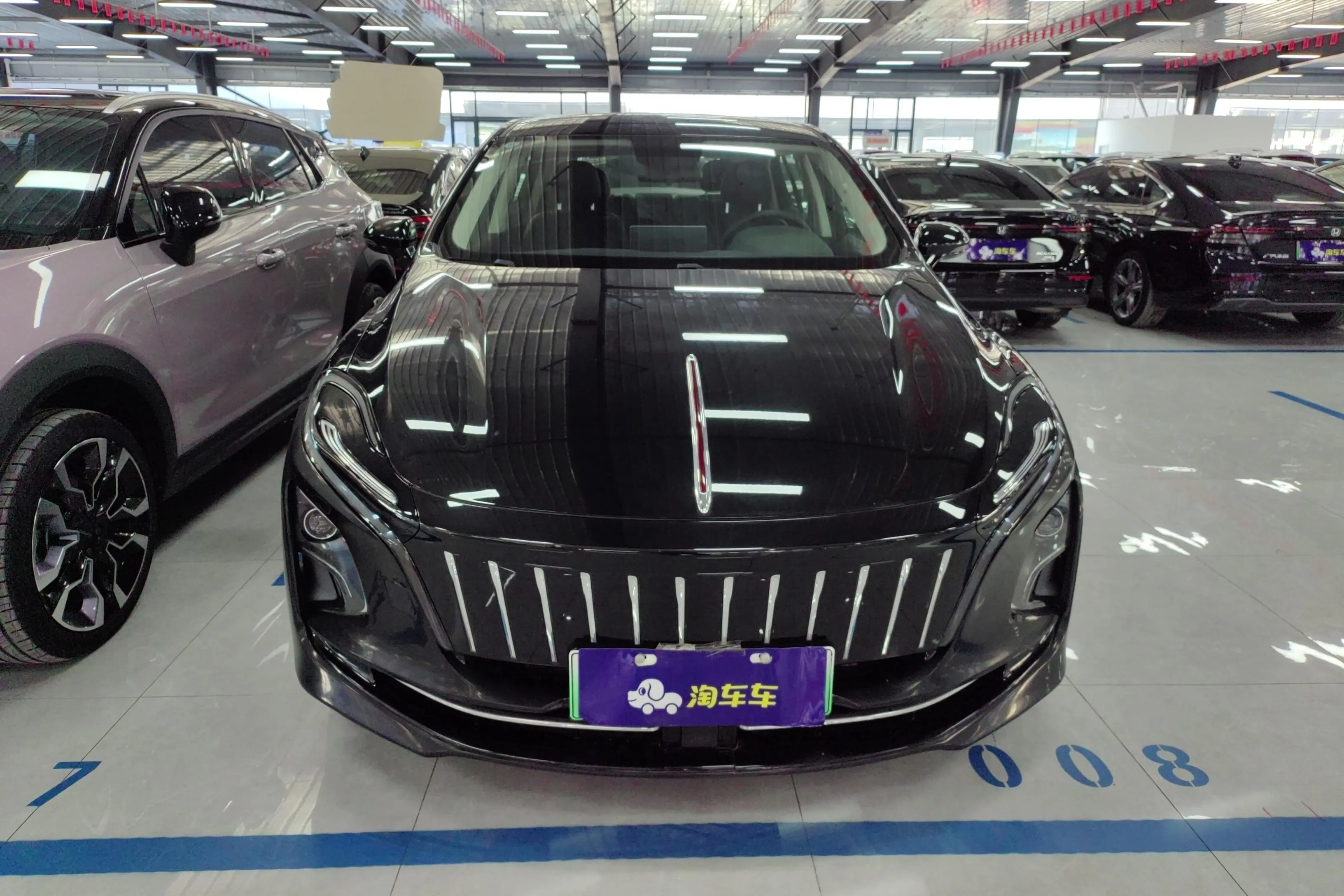 Hongqi E-QM5  из Китая