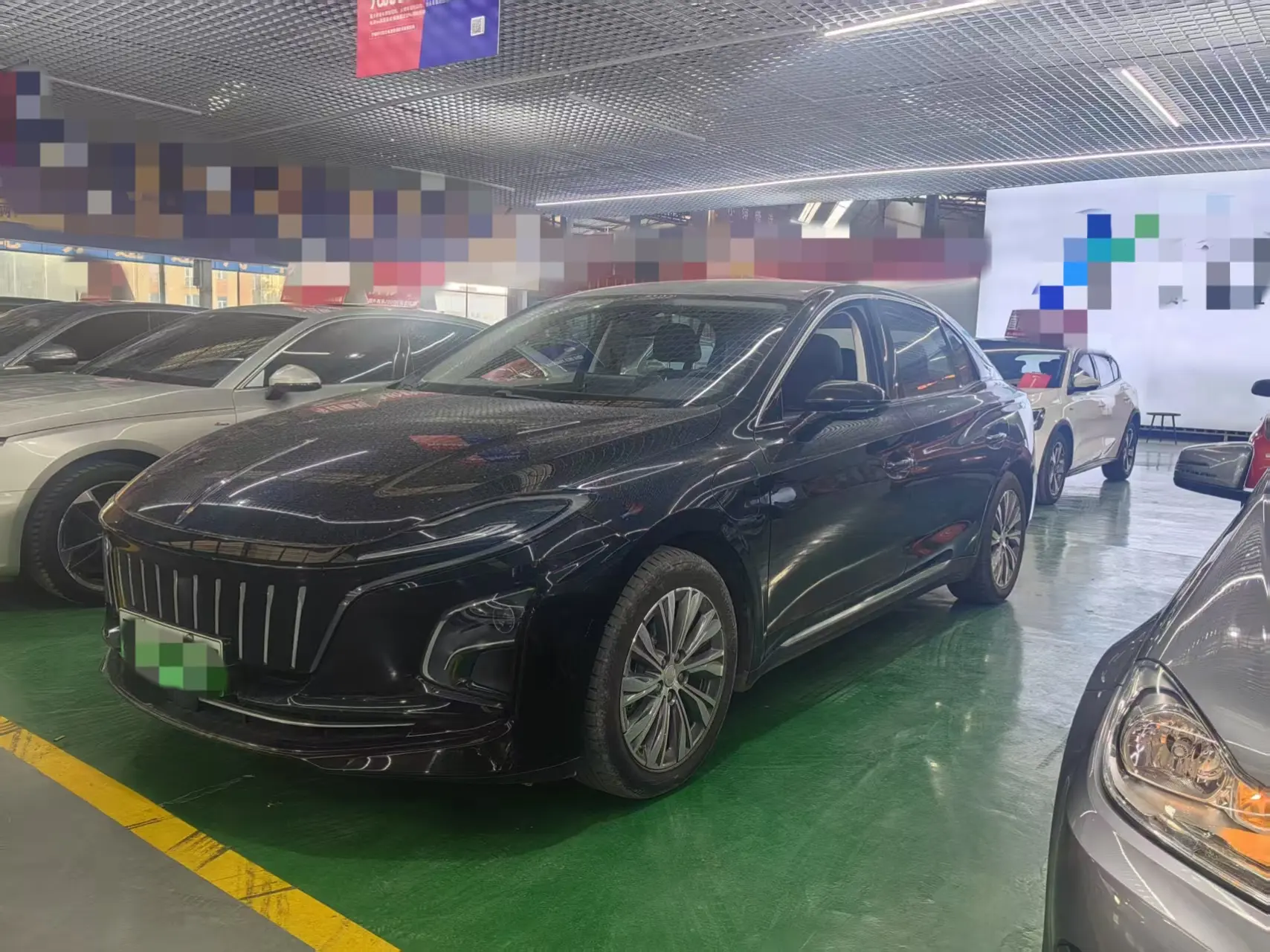 Hongqi E-QM5  из Китая