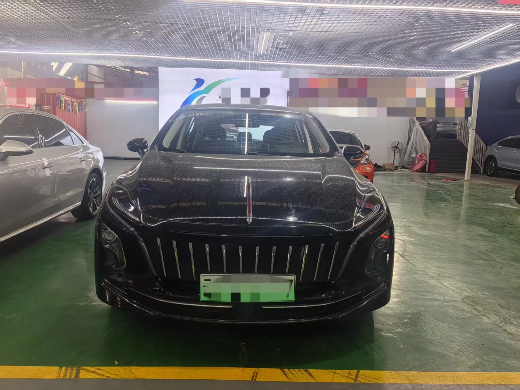 Hongqi E-QM5  из Китая