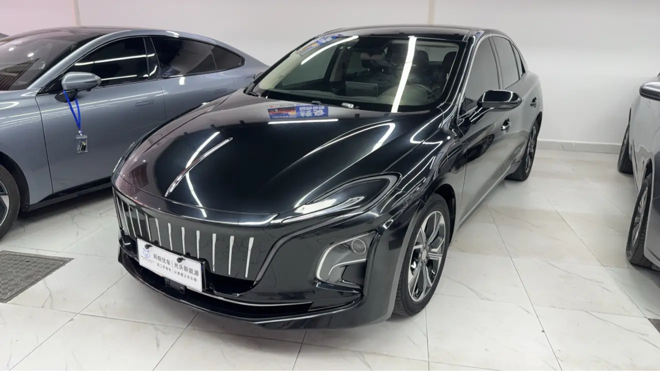 Hongqi E-QM5  из Китая