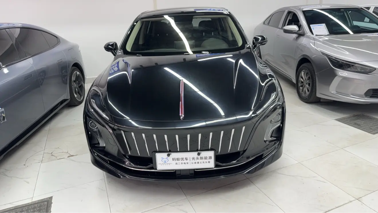 Hongqi E-QM5  из Китая