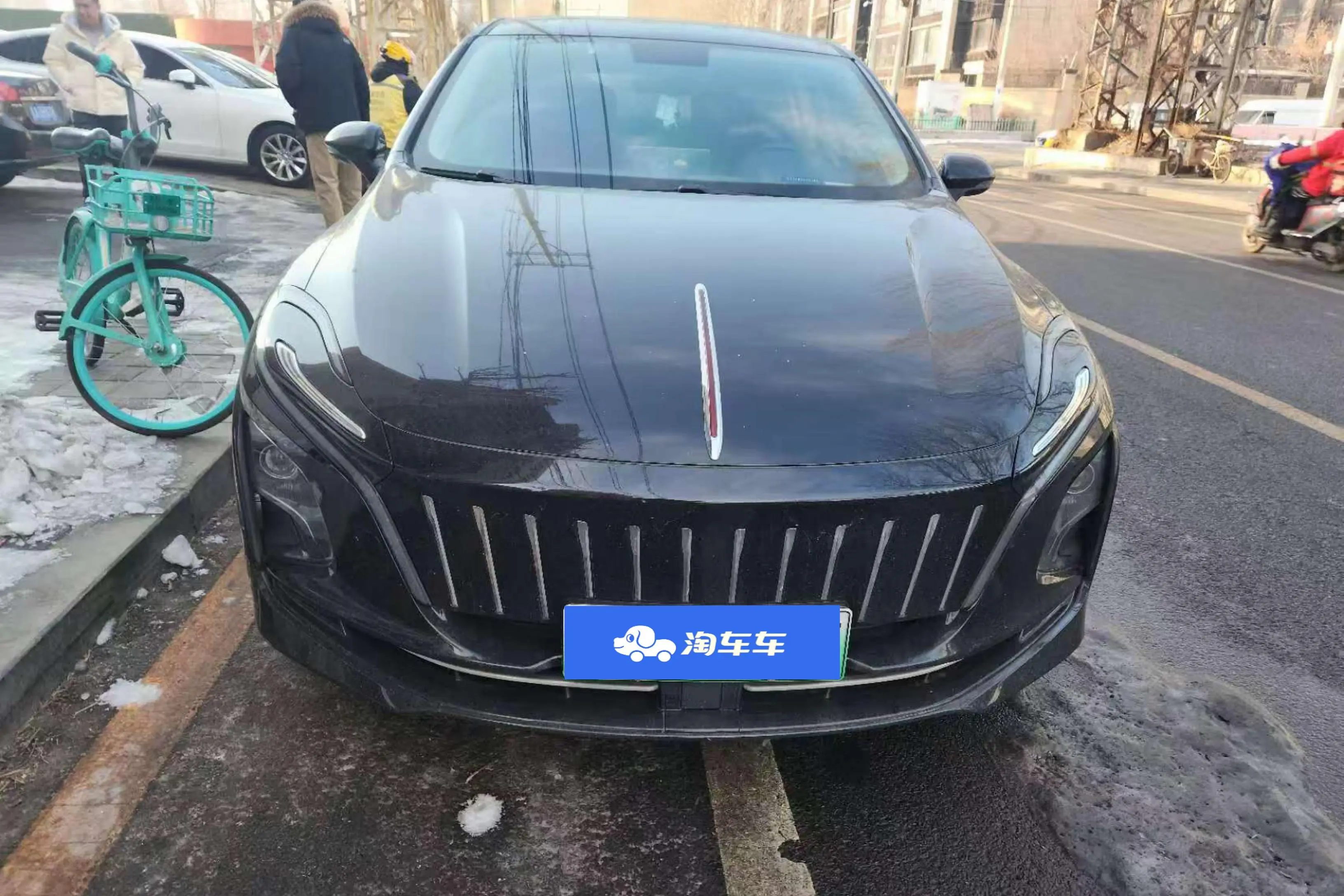 Hongqi E-QM5  из Китая