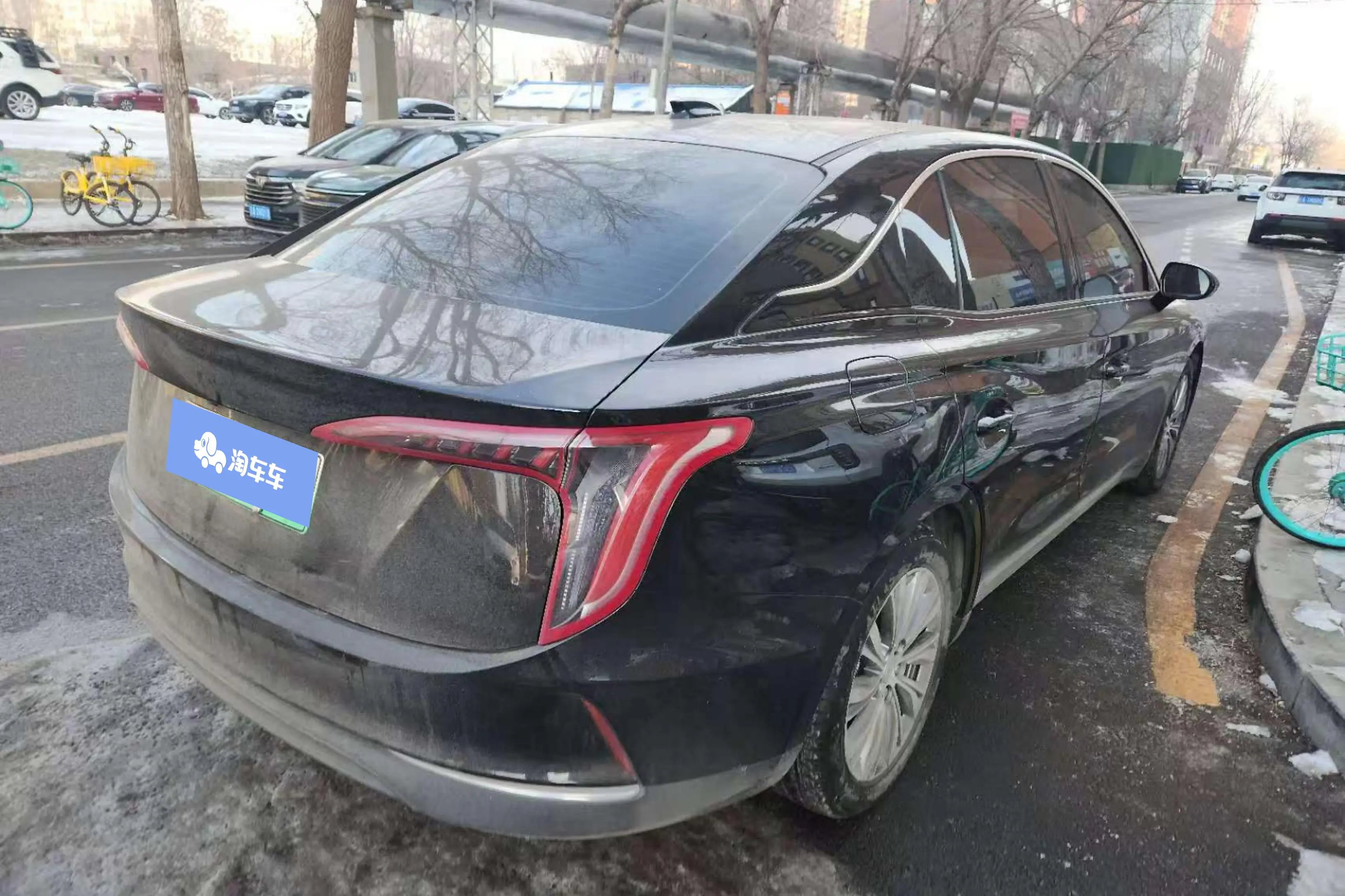 Hongqi E-QM5  из Китая