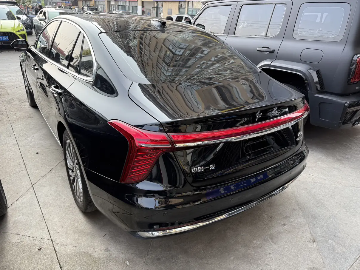 Hongqi H5  из Китая