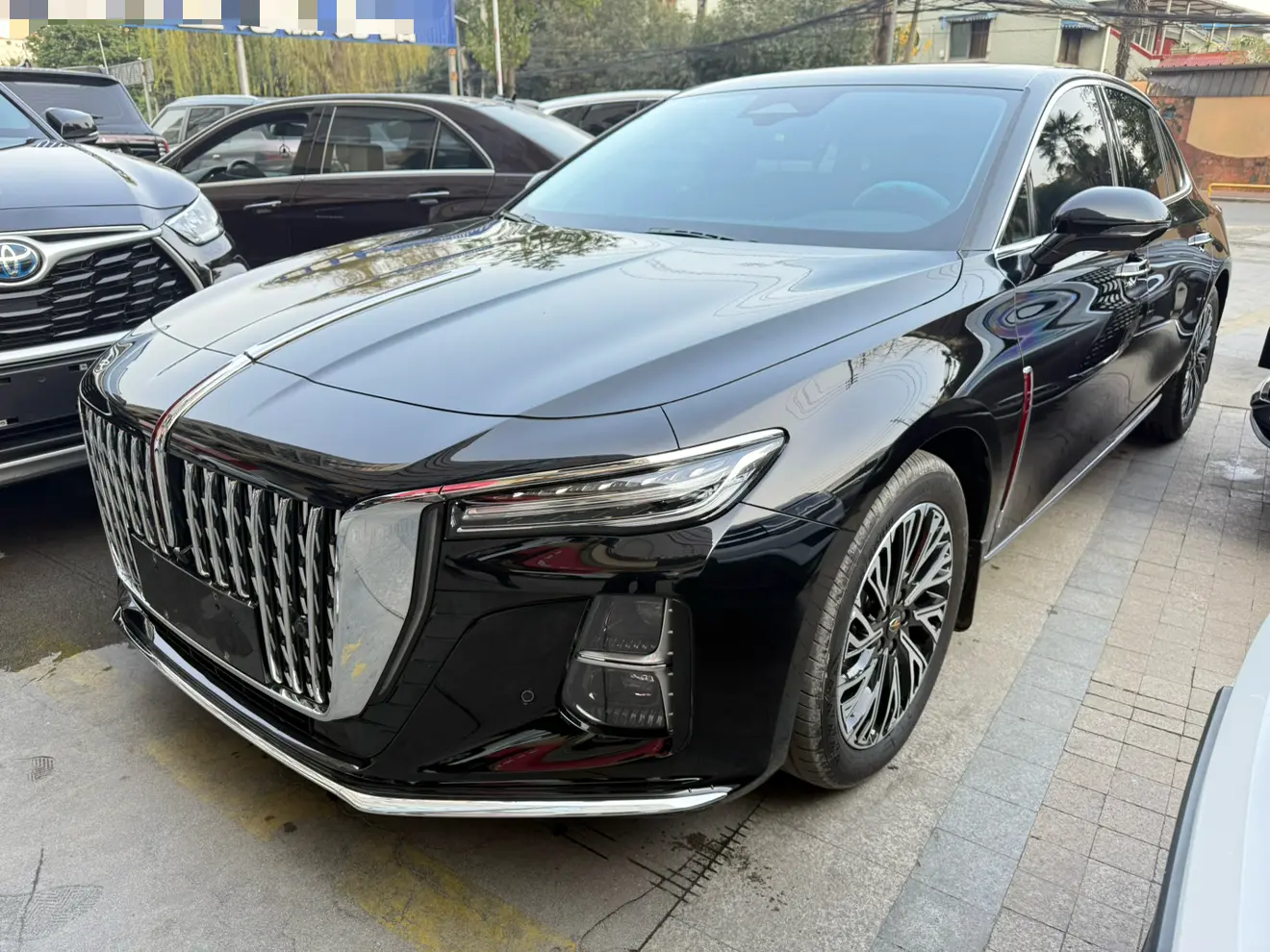 Hongqi H5  из Китая