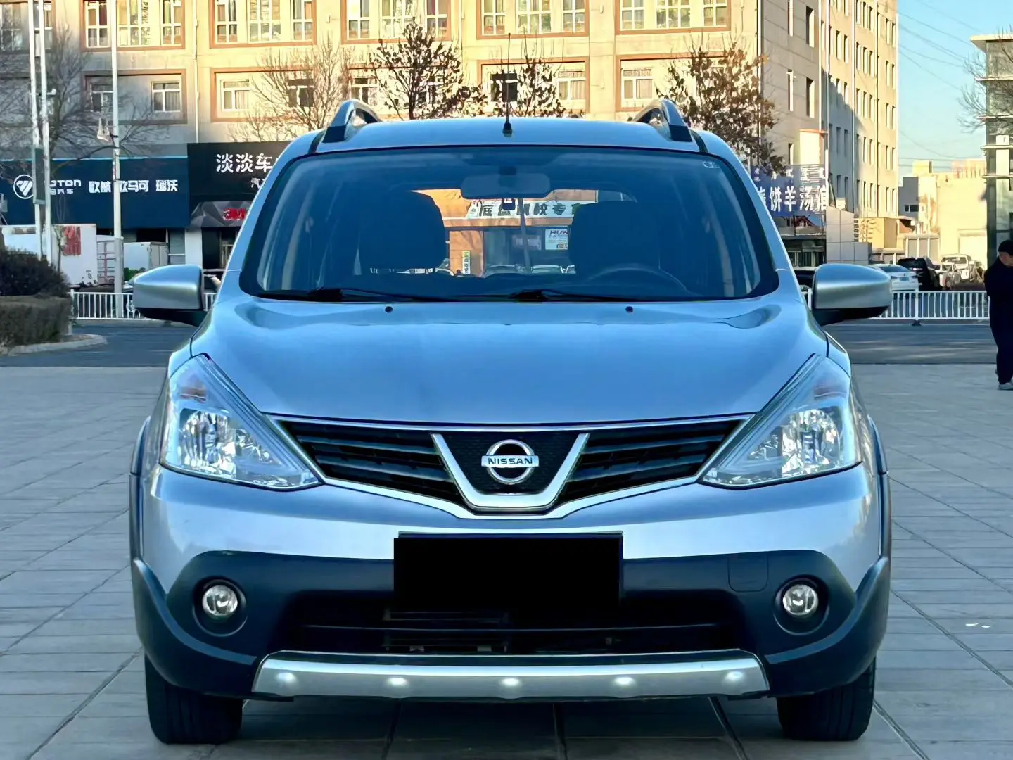Nissan Li Wei  из Китая