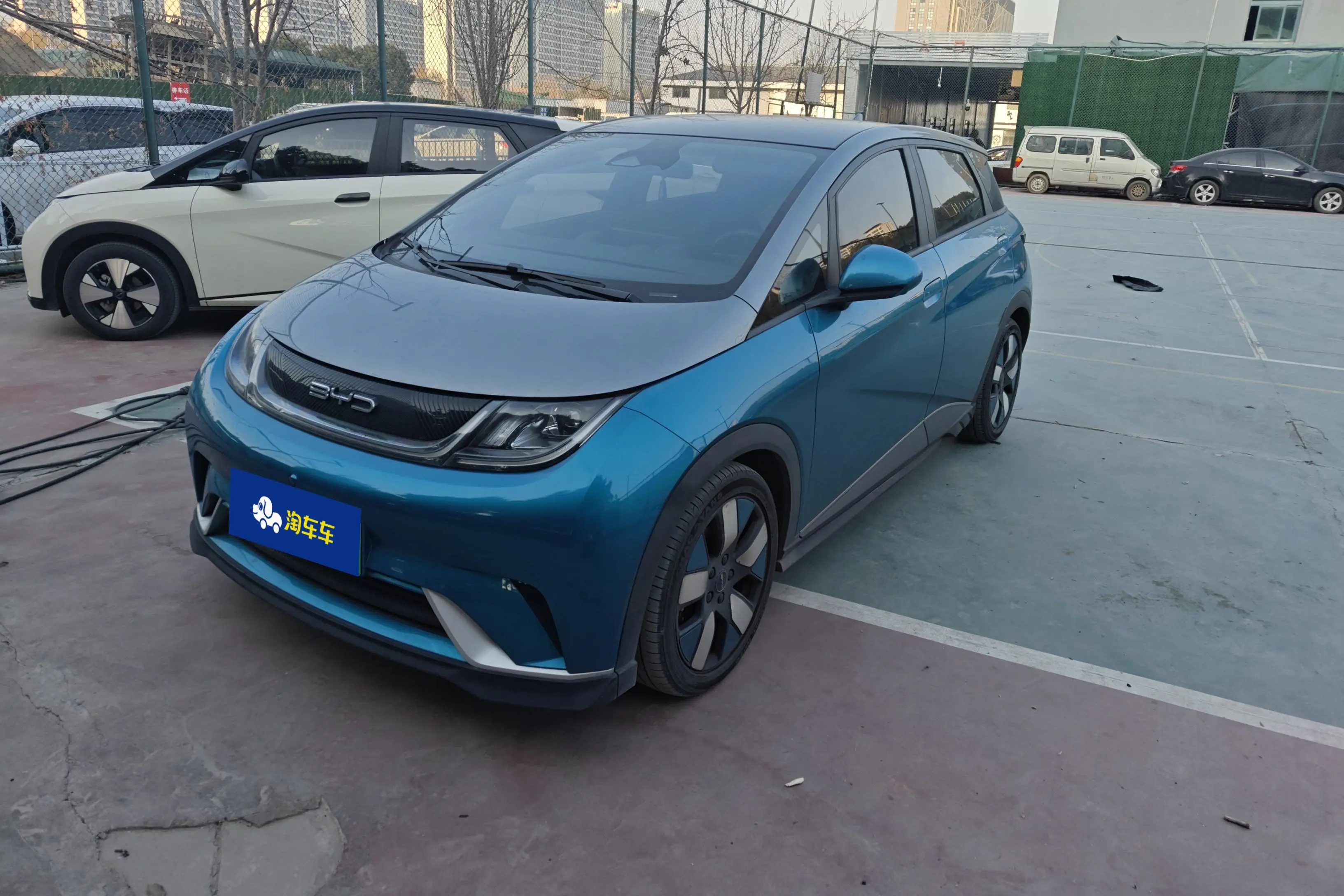 BYD Dolphin  из Китая