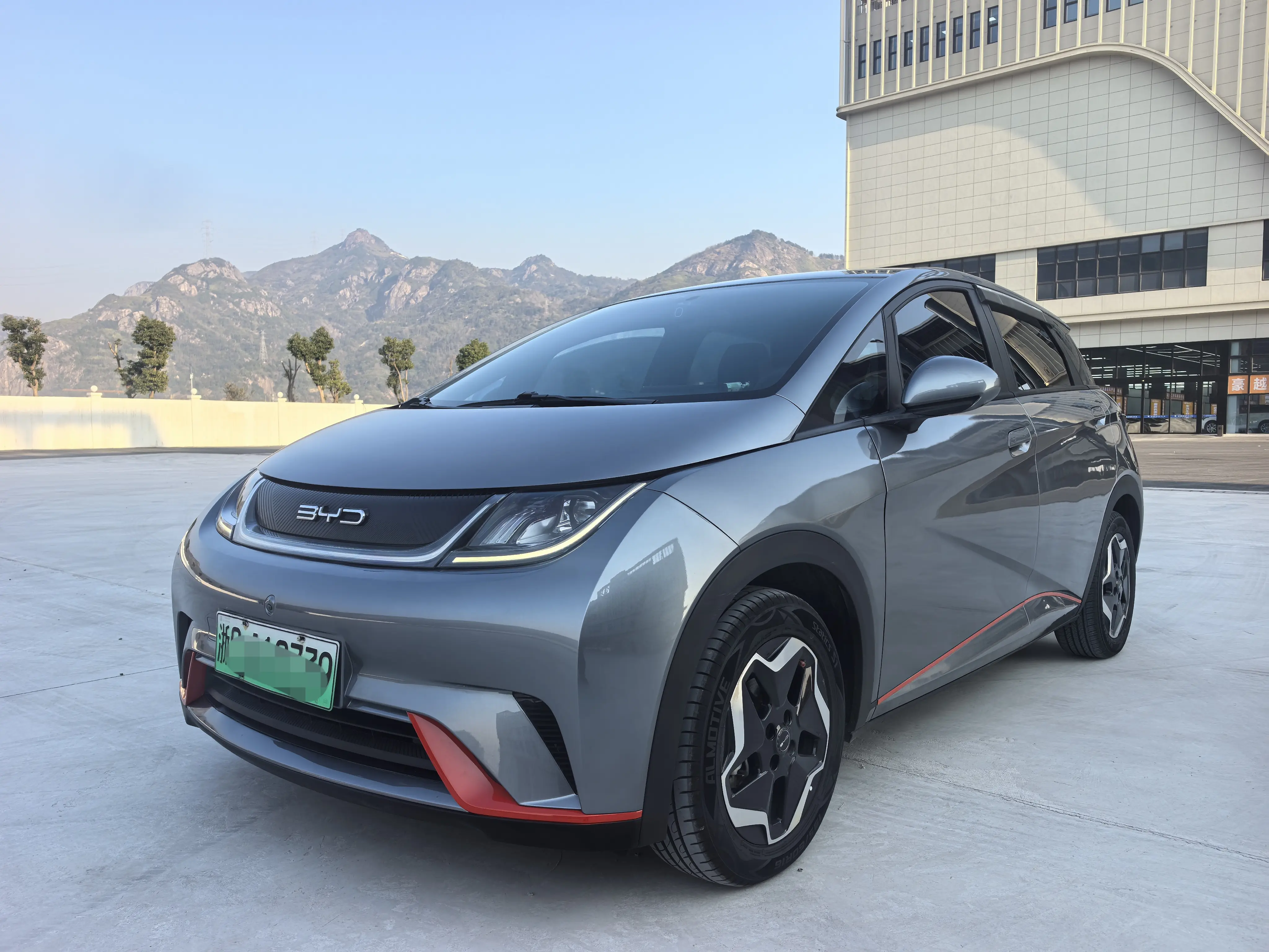 BYD Dolphin  из Китая