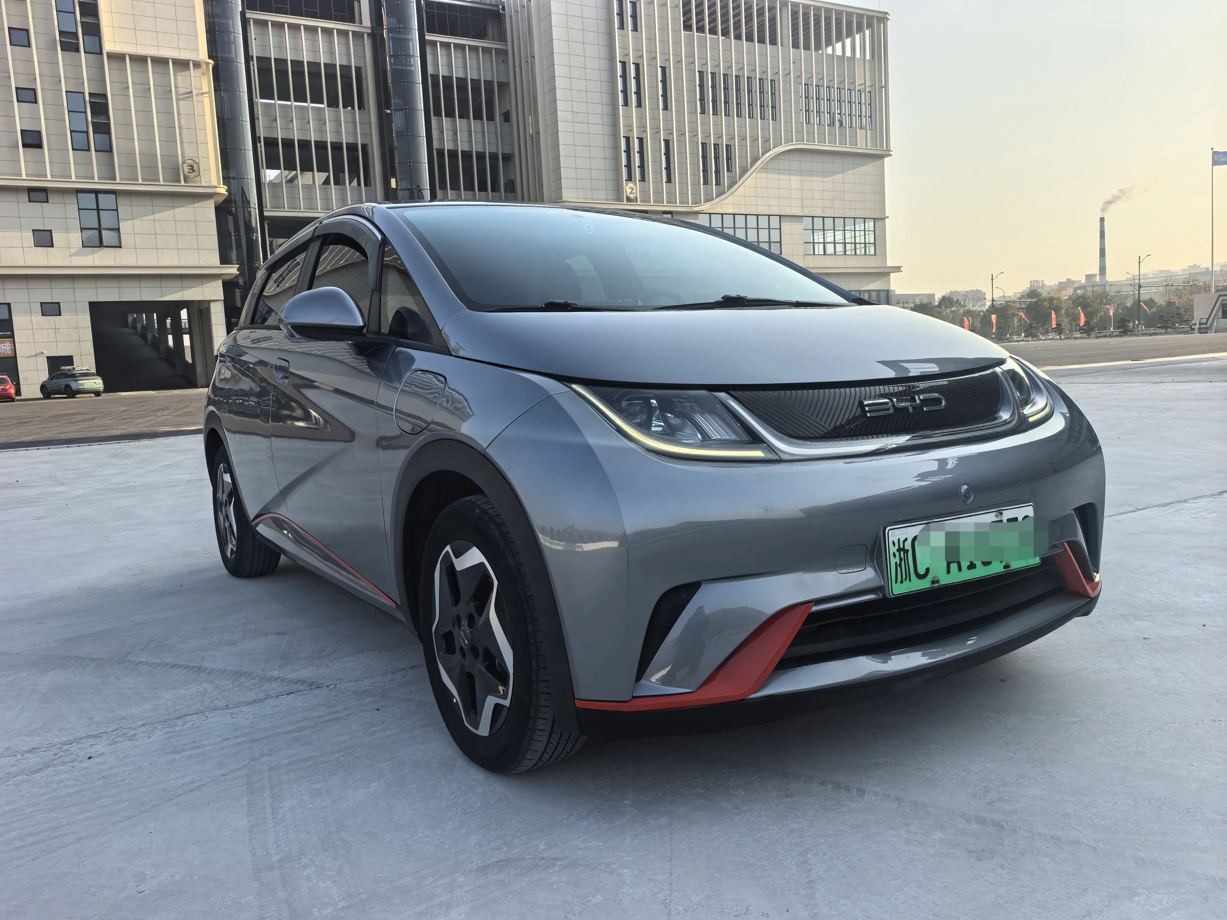 BYD Dolphin  из Китая