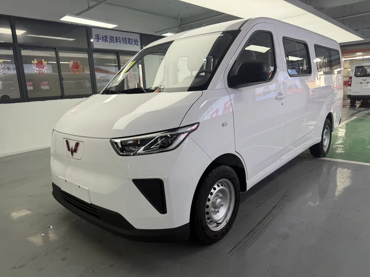 Wuling Yangguang  из Китая
