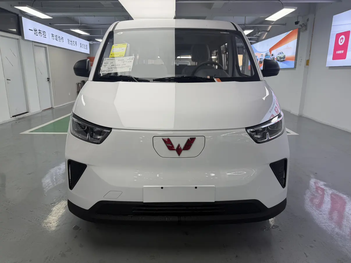 Wuling Yangguang  из Китая