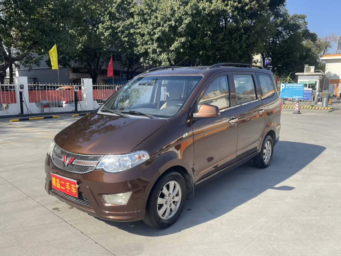 Wuling Hongguang  из Китая