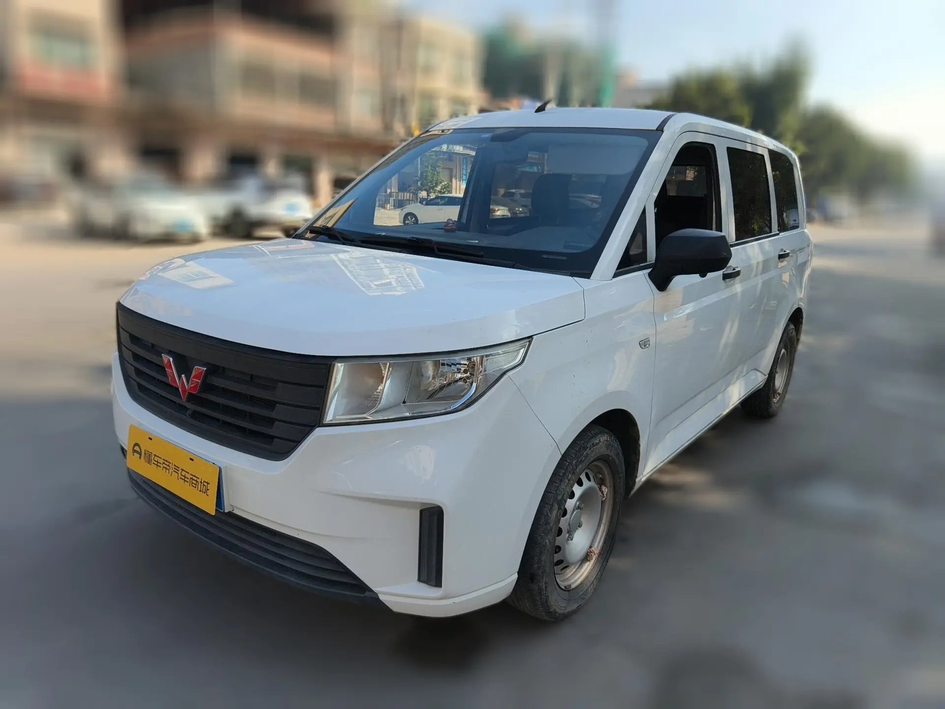 Wuling Hongguang PLUS  из Китая