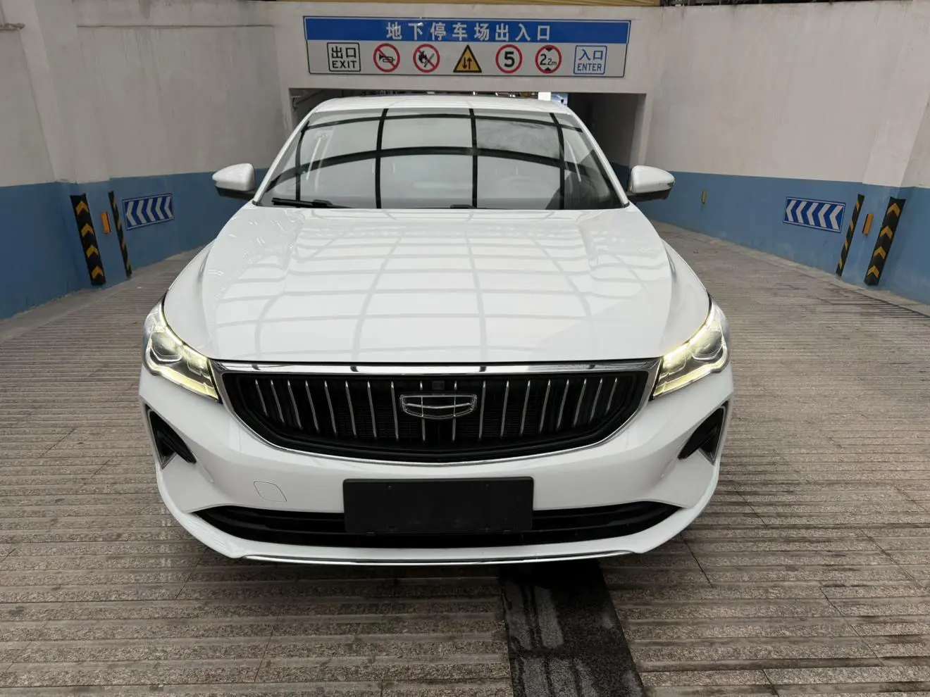 Geely Emgrand  из Китая